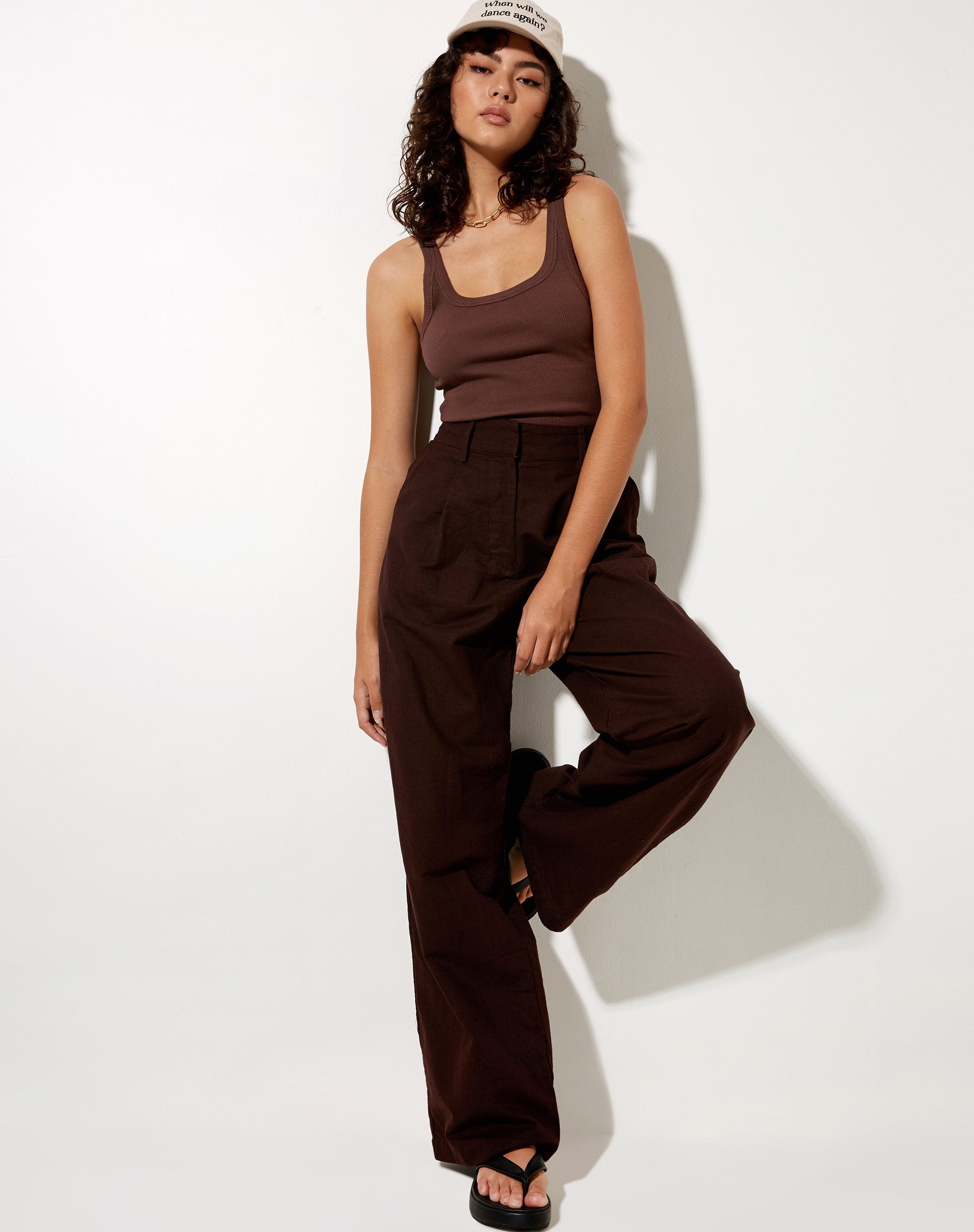 Image de Onfal Pantalon à jambes larges en Rami Chocolat amer