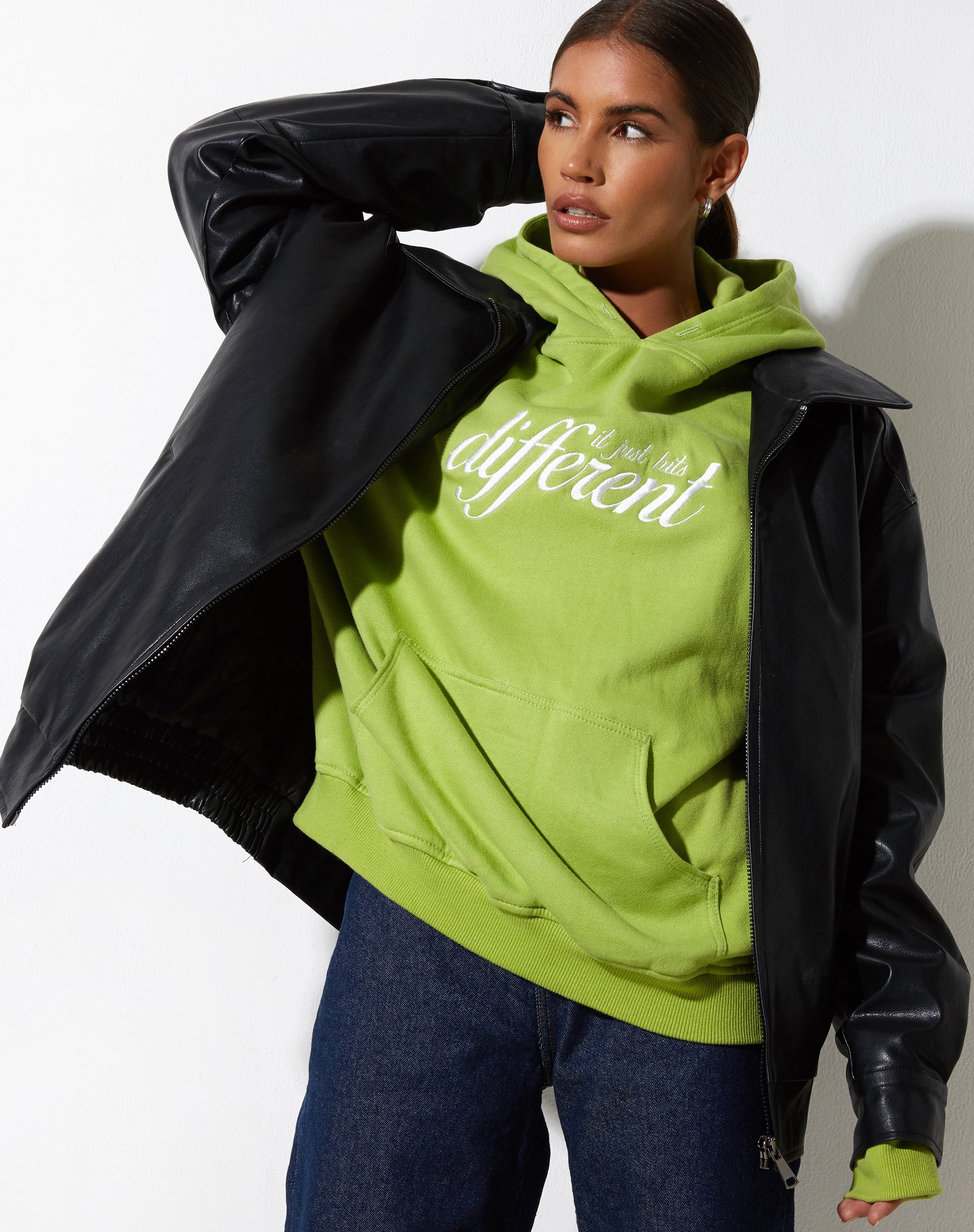 image de Oversize Hoodie in Leaf Green Different Embro White