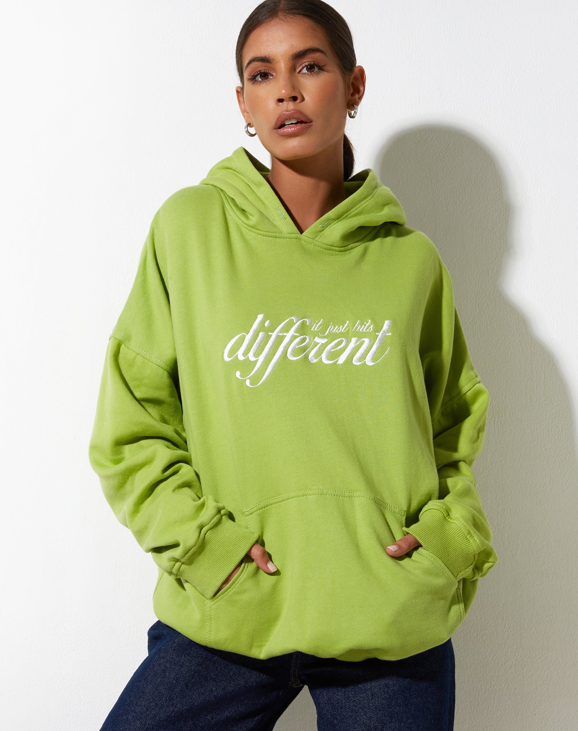 image de Oversize Hoodie in Leaf Green Different Embro White