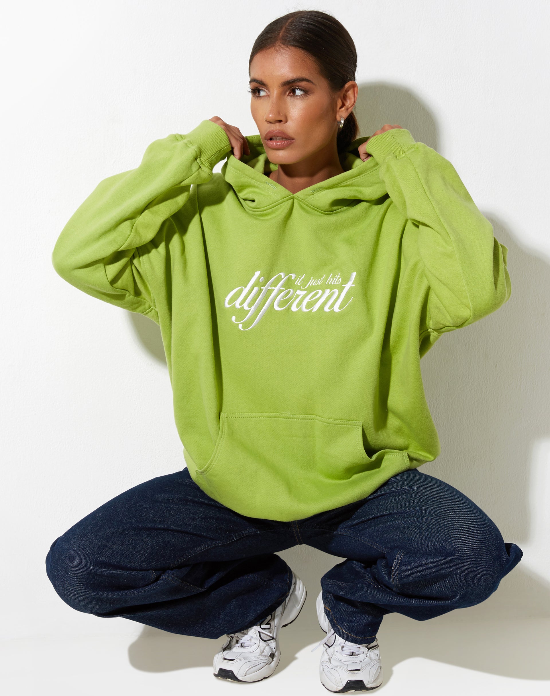 image de Oversize Hoodie in Leaf Green Different Embro White