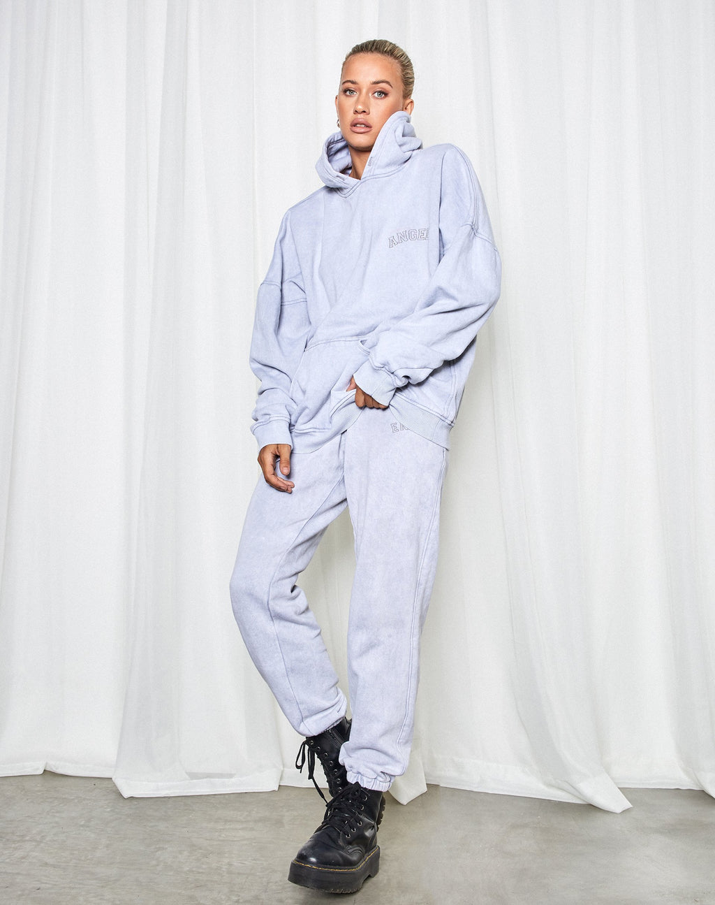 Sweat à capuche oversize en argent délavé Angel Embro