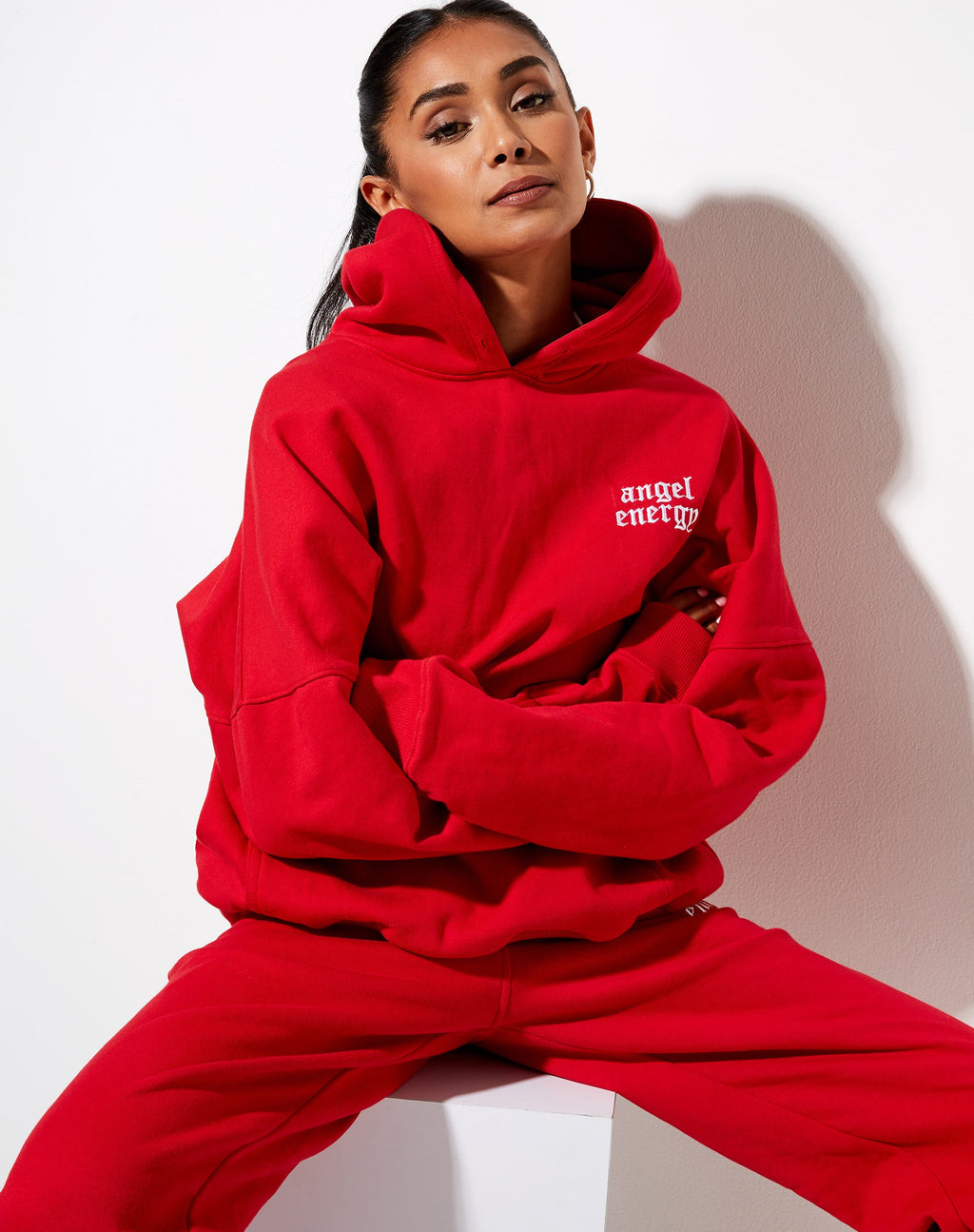 Sweat à capuche surdimensionné en rouge racing avec broderie "Angel Energy".