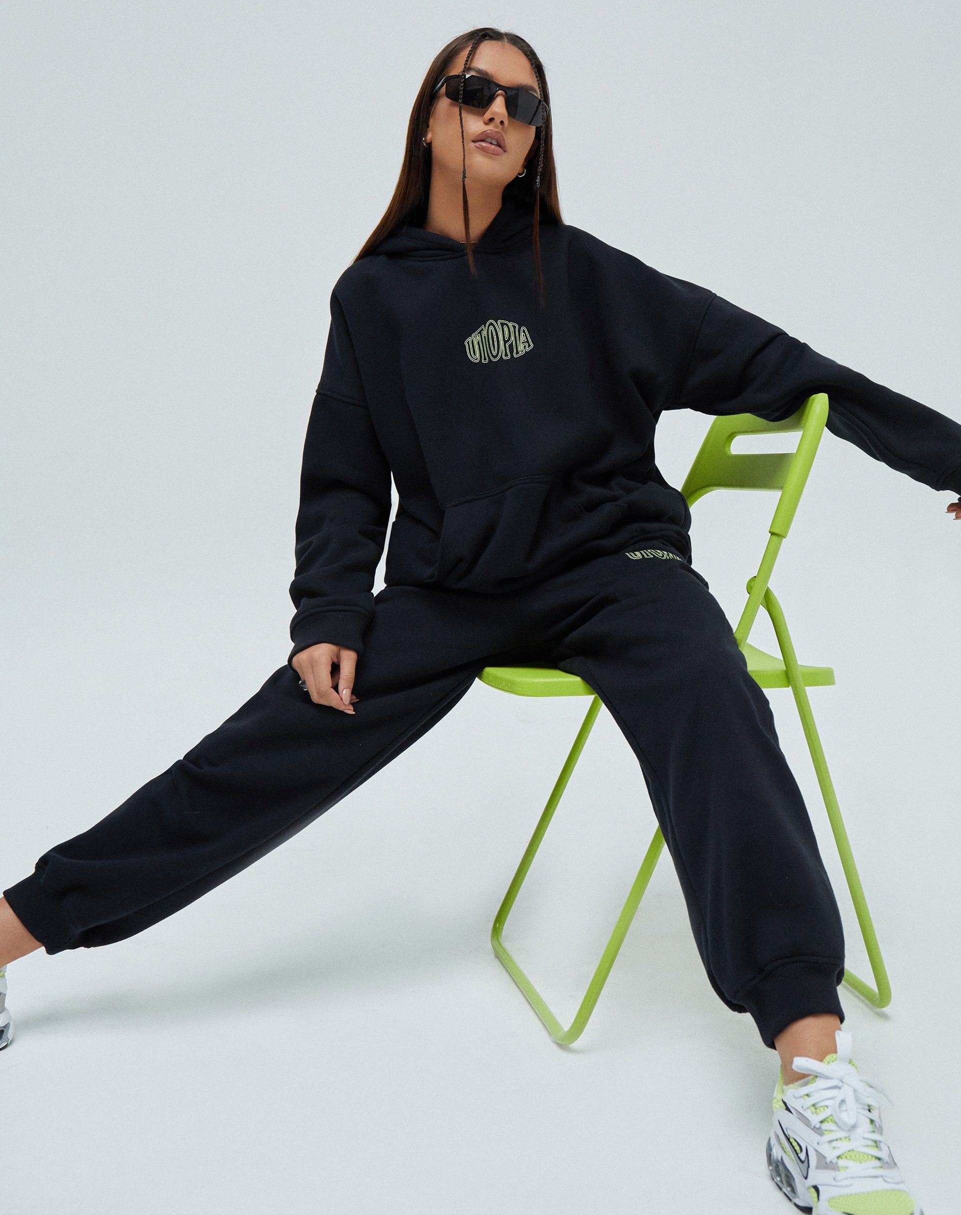 Image de Oversize Hoodie en noir Utopia