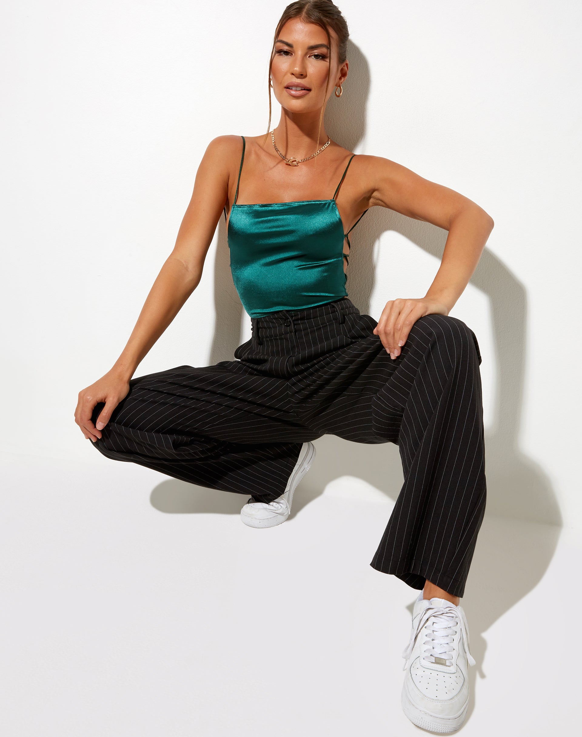 Image de Ozka Crop Top in Satin Forest Green