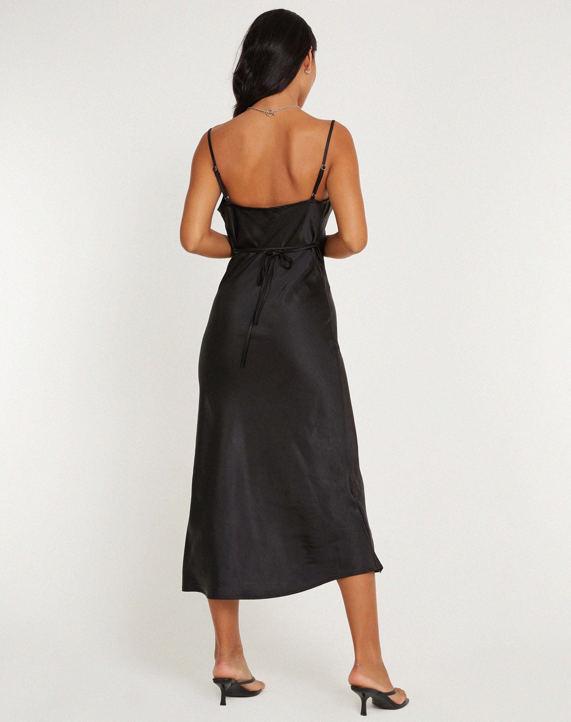 Image de la robe Palasha en satin noir