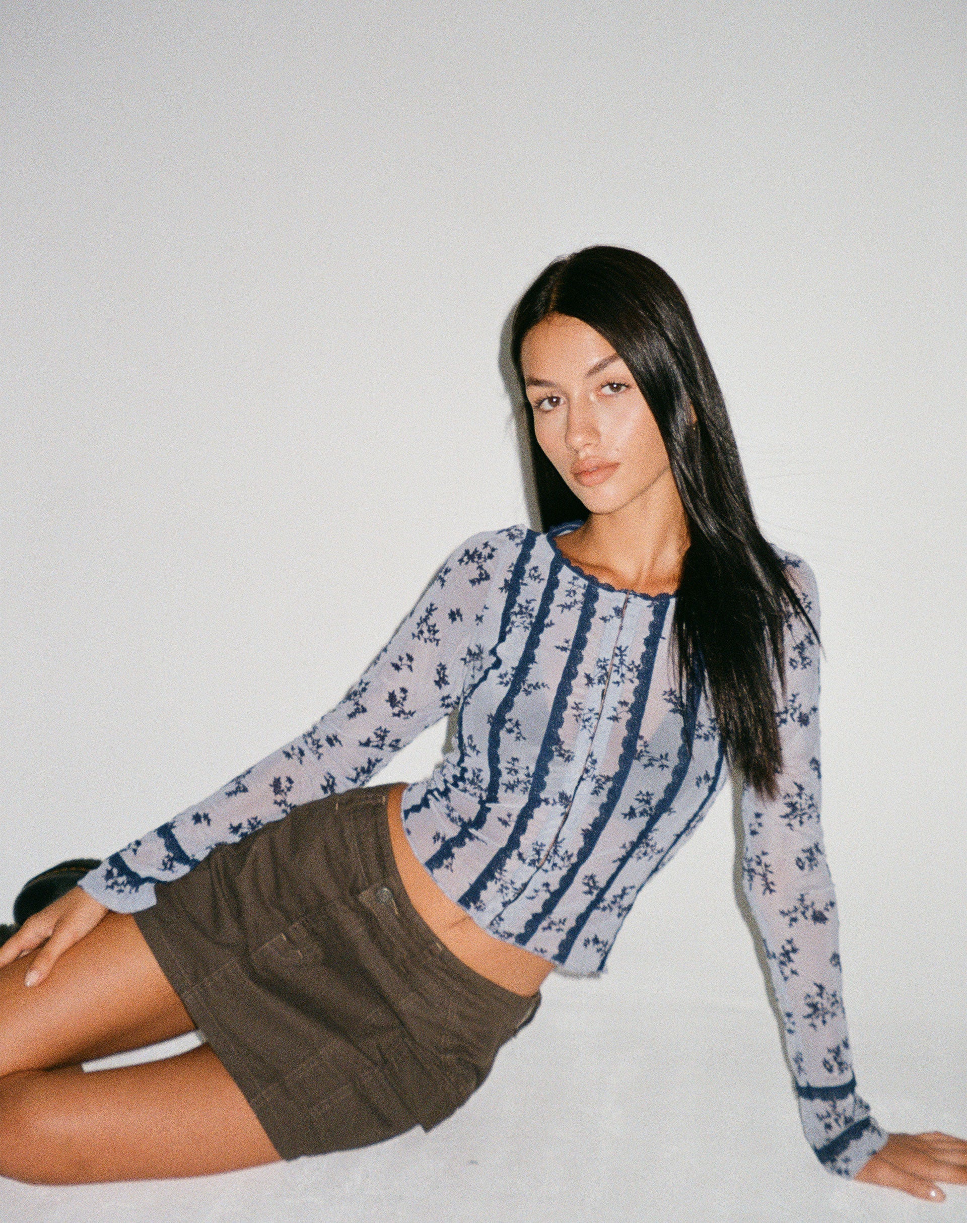 Image de Panca Mesh Cardi en Light Blue Black Botanist Flocking