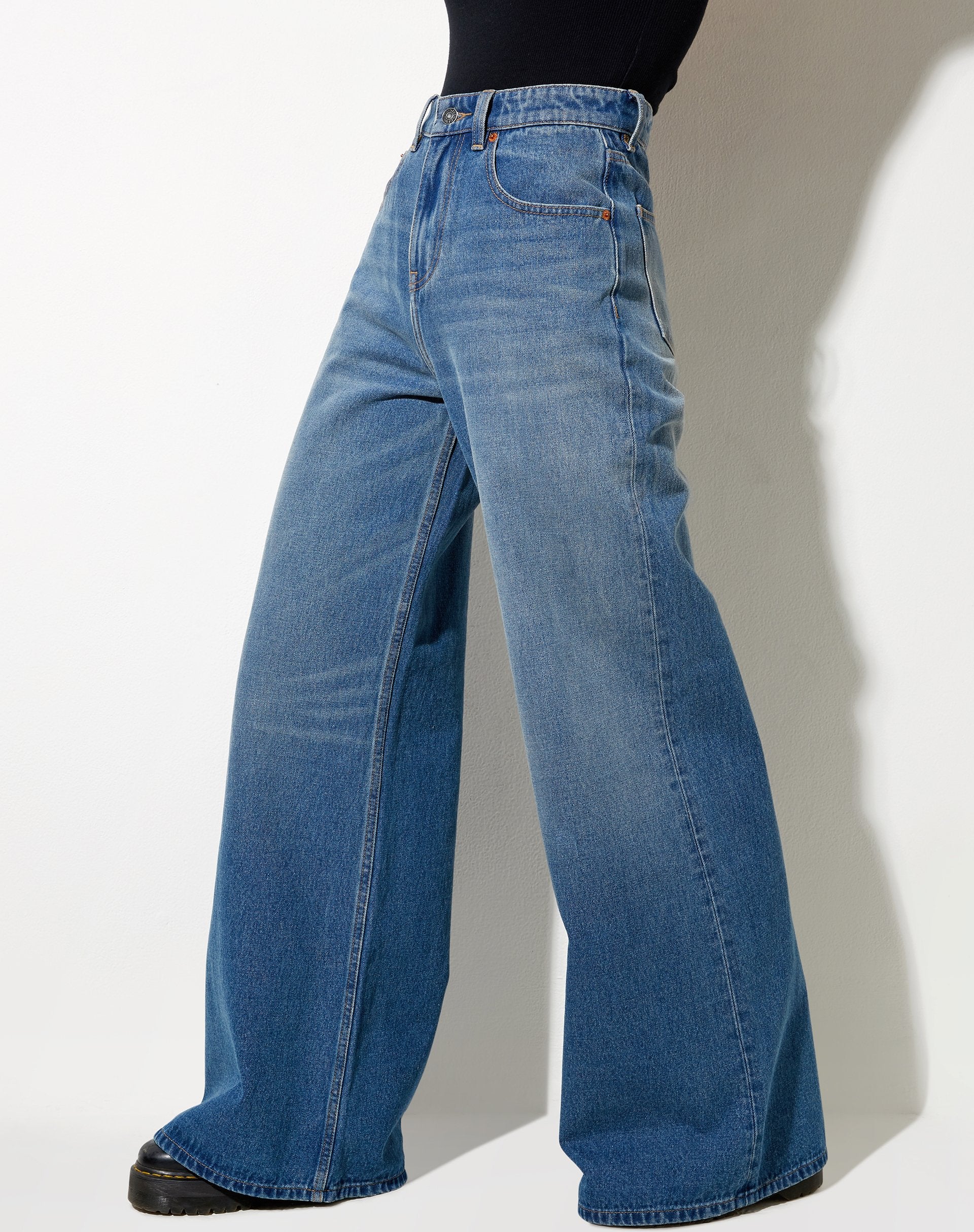 Image de Flare Parallel Jeans en Mid Wash