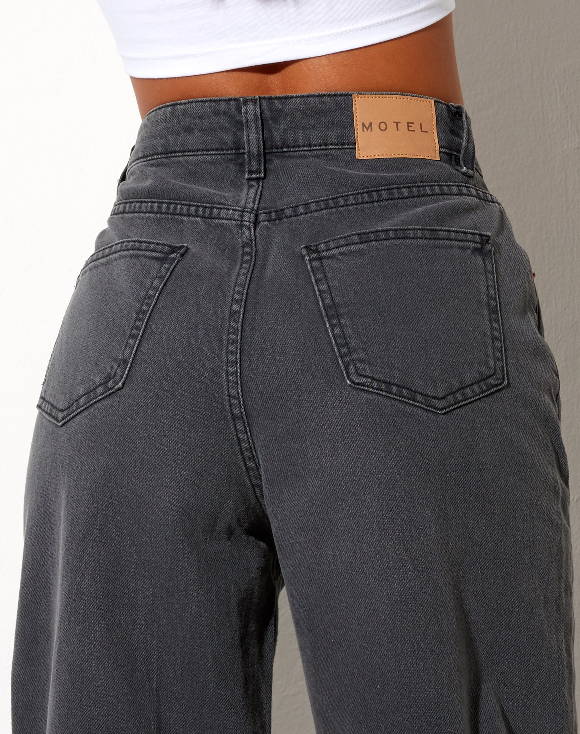 Image de Parallel Jeans en Grey Wash