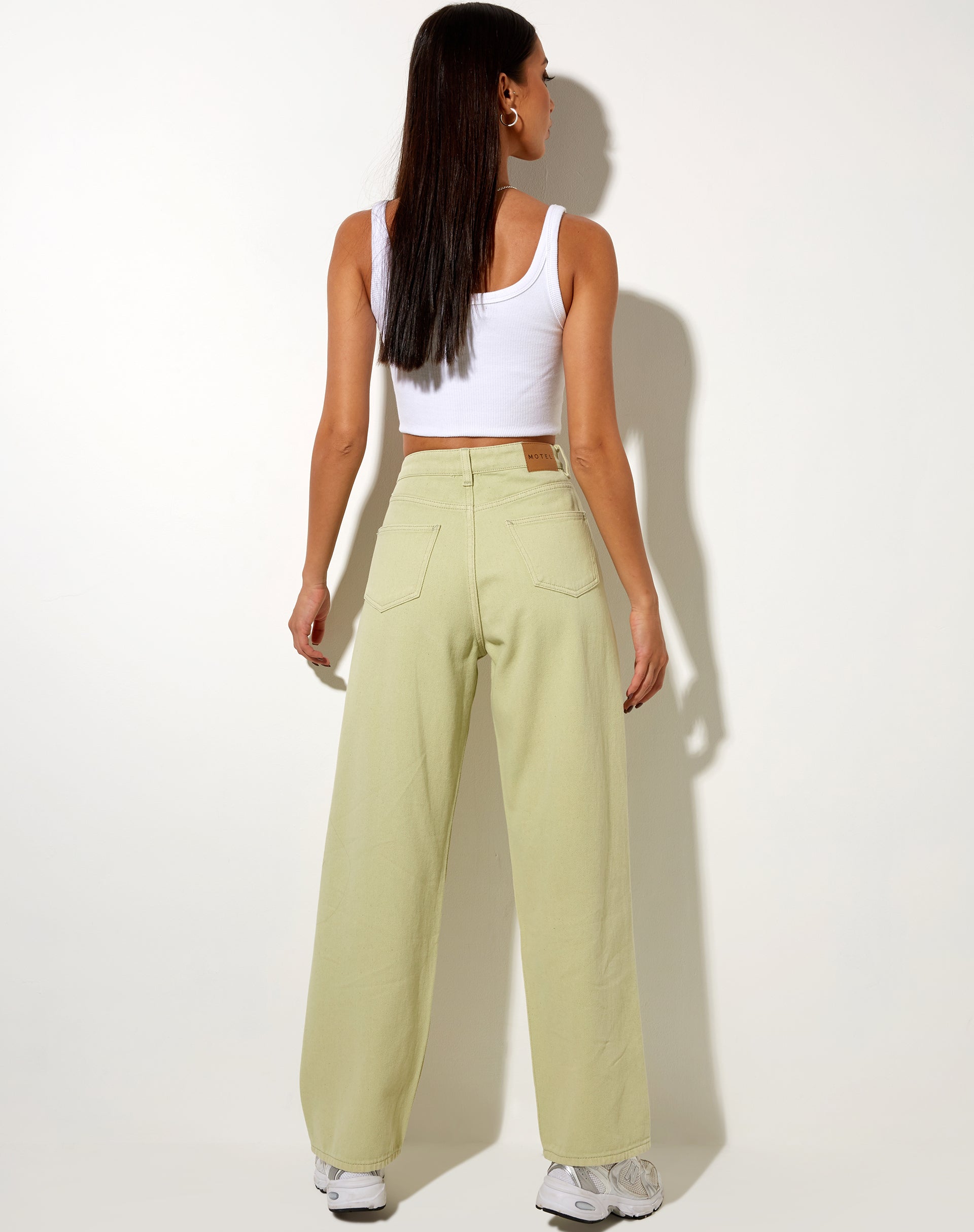 Image de la paire de jeans parallèle en sauge