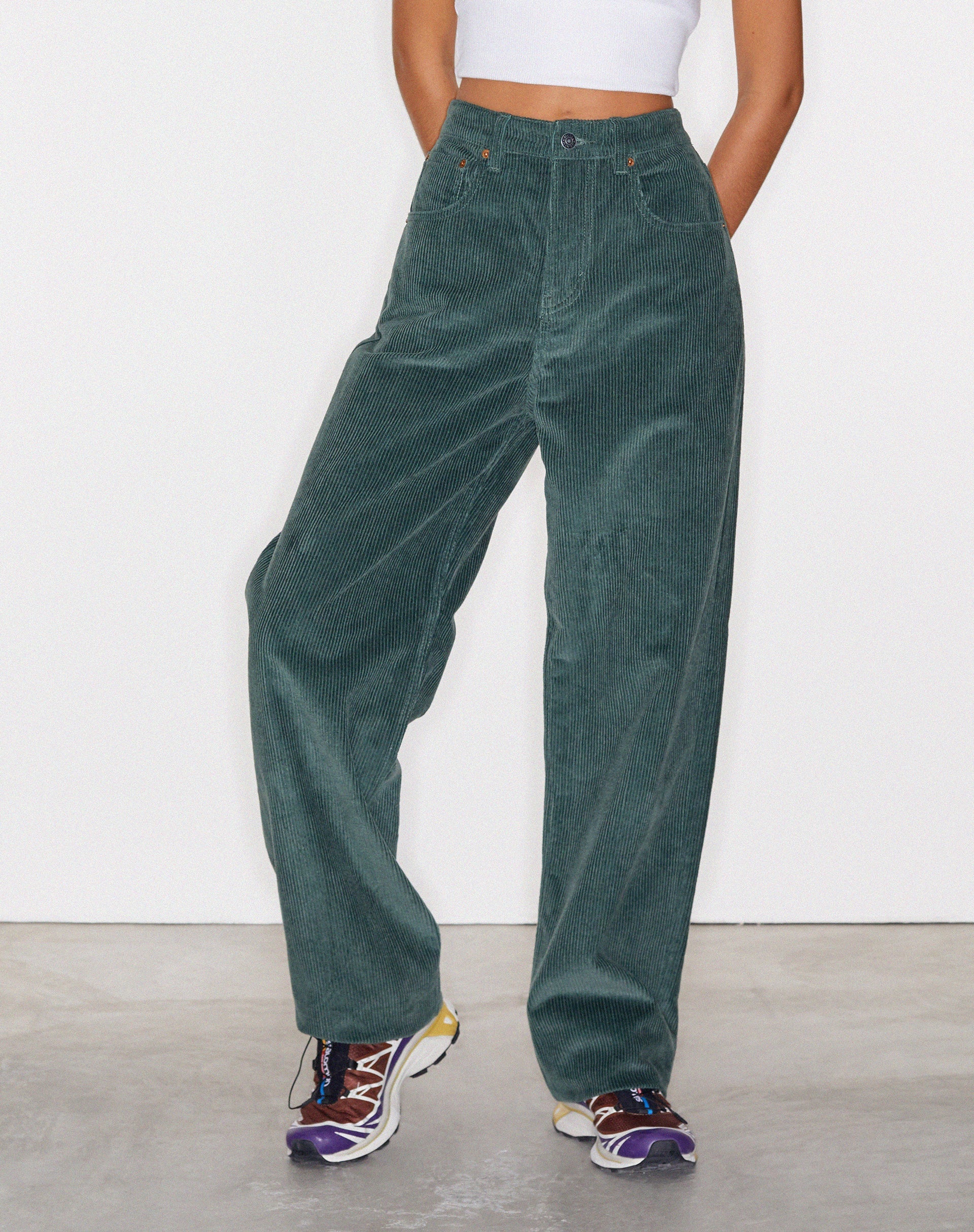 Image of Parallel Trouser in Cord Bottle Green (pantalon en velours côtelé)