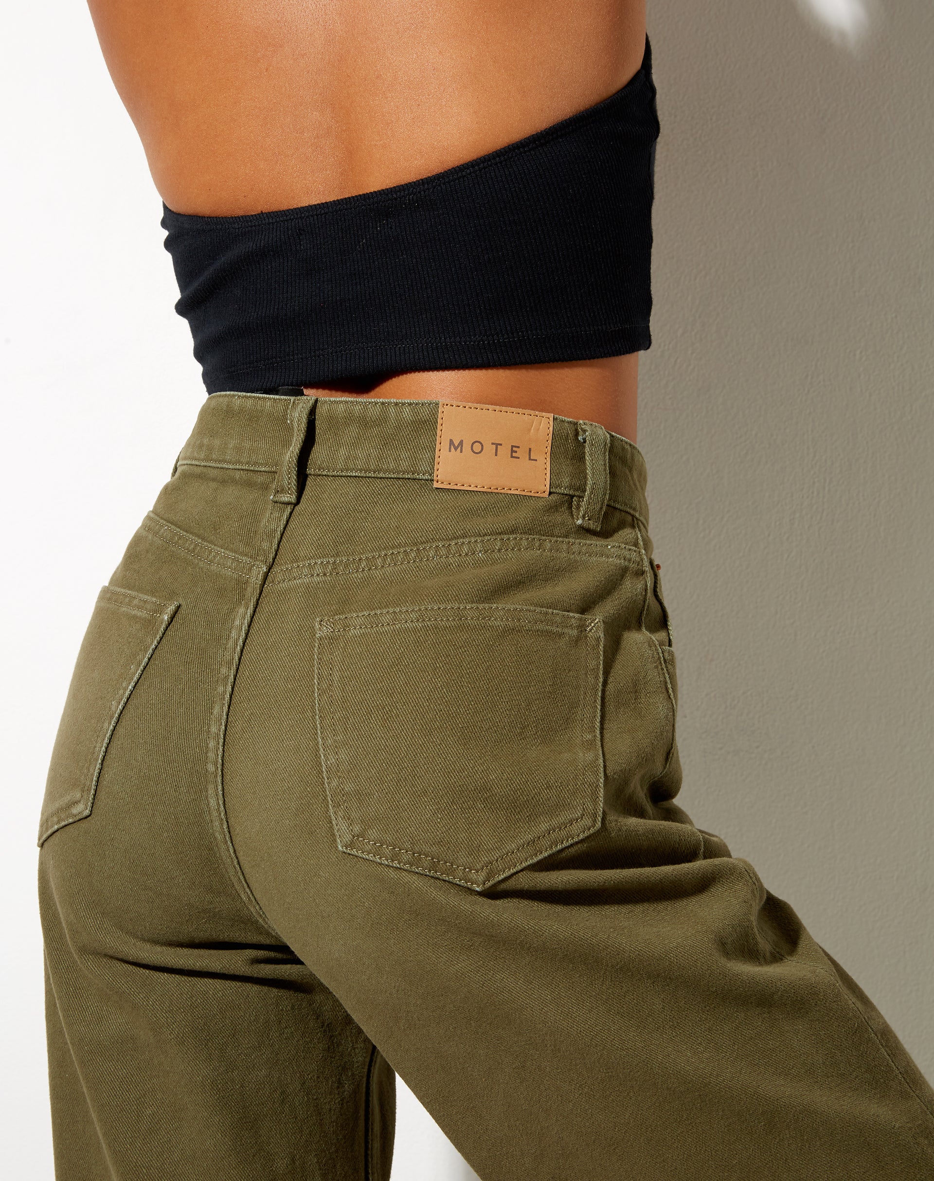 Image de Parallel Jeans en kaki vert