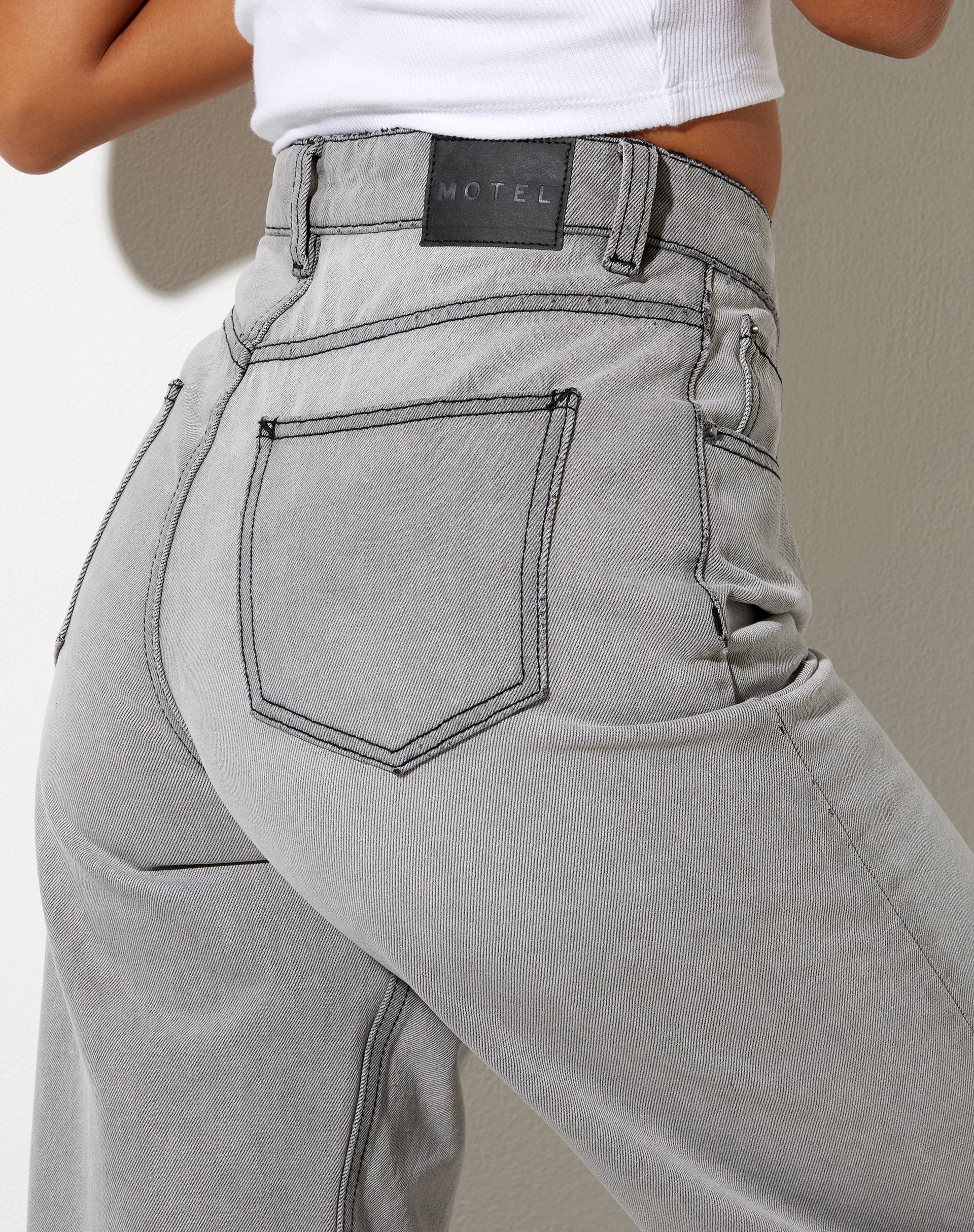 Image de Parallel Jean en gris pâle Wash