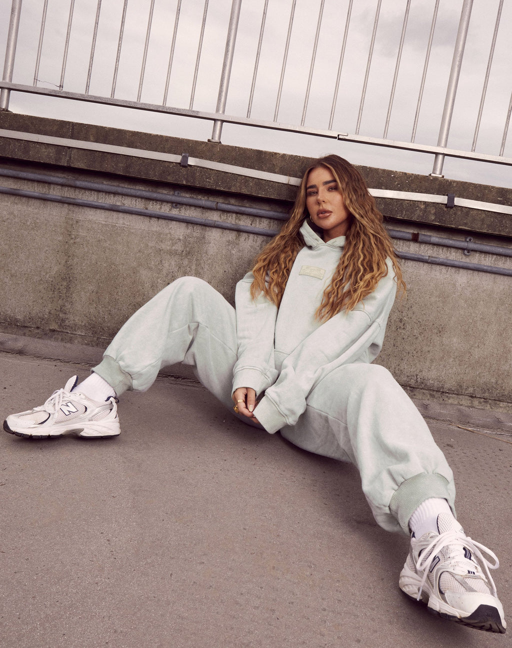Sweat à capuche oversize en écru Cherub L'Amour Label Embro