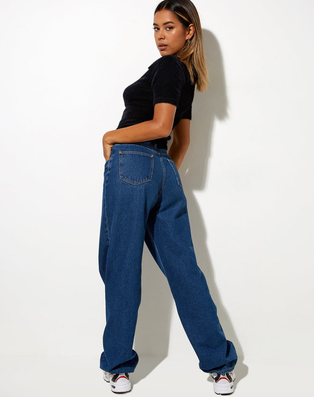 Pevita Crop Top in Fluffy Knit Black (Top court en maille duveteuse)