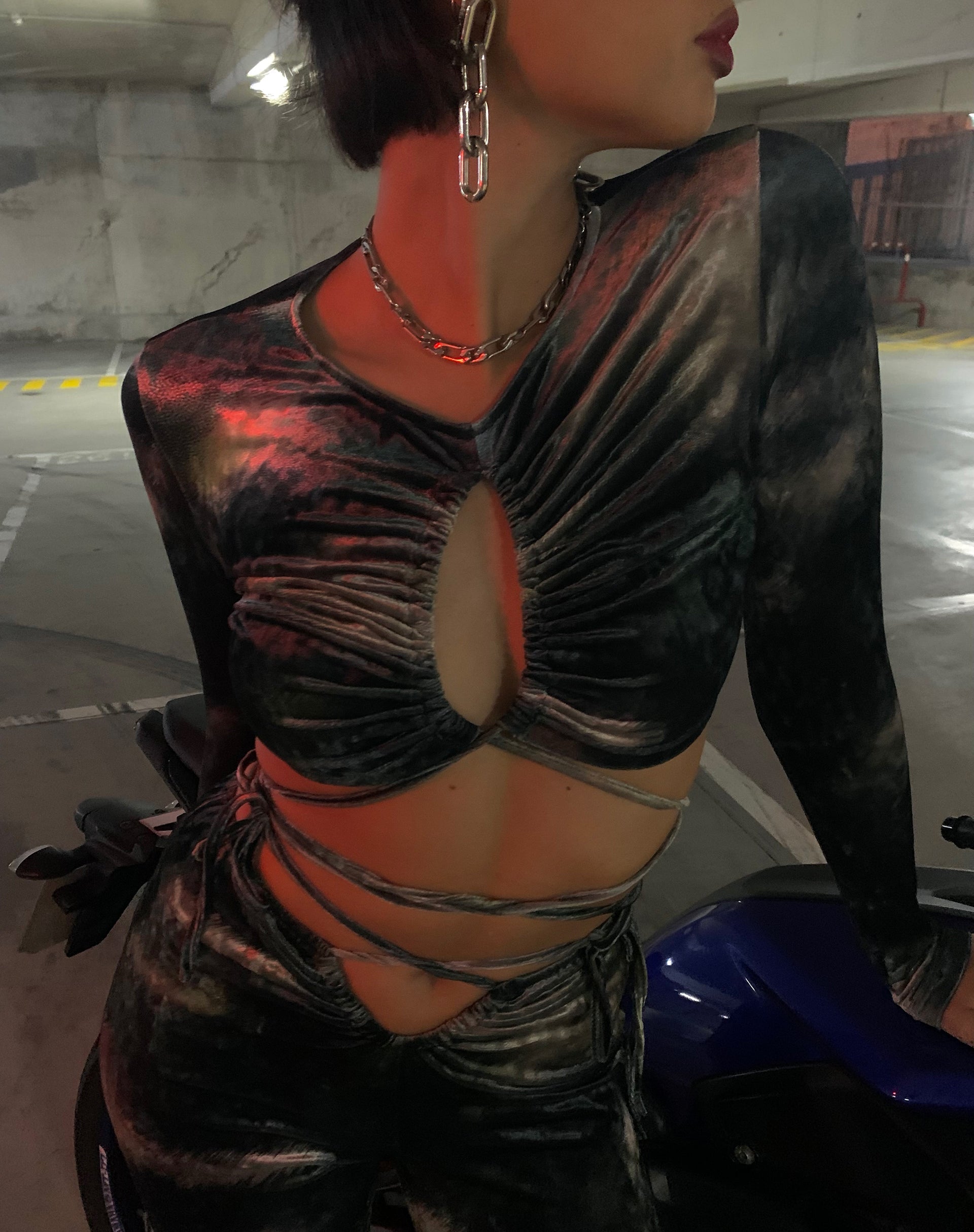 Image de MOTEL X IRIS Stivi Crop Top in Abstract Camo
