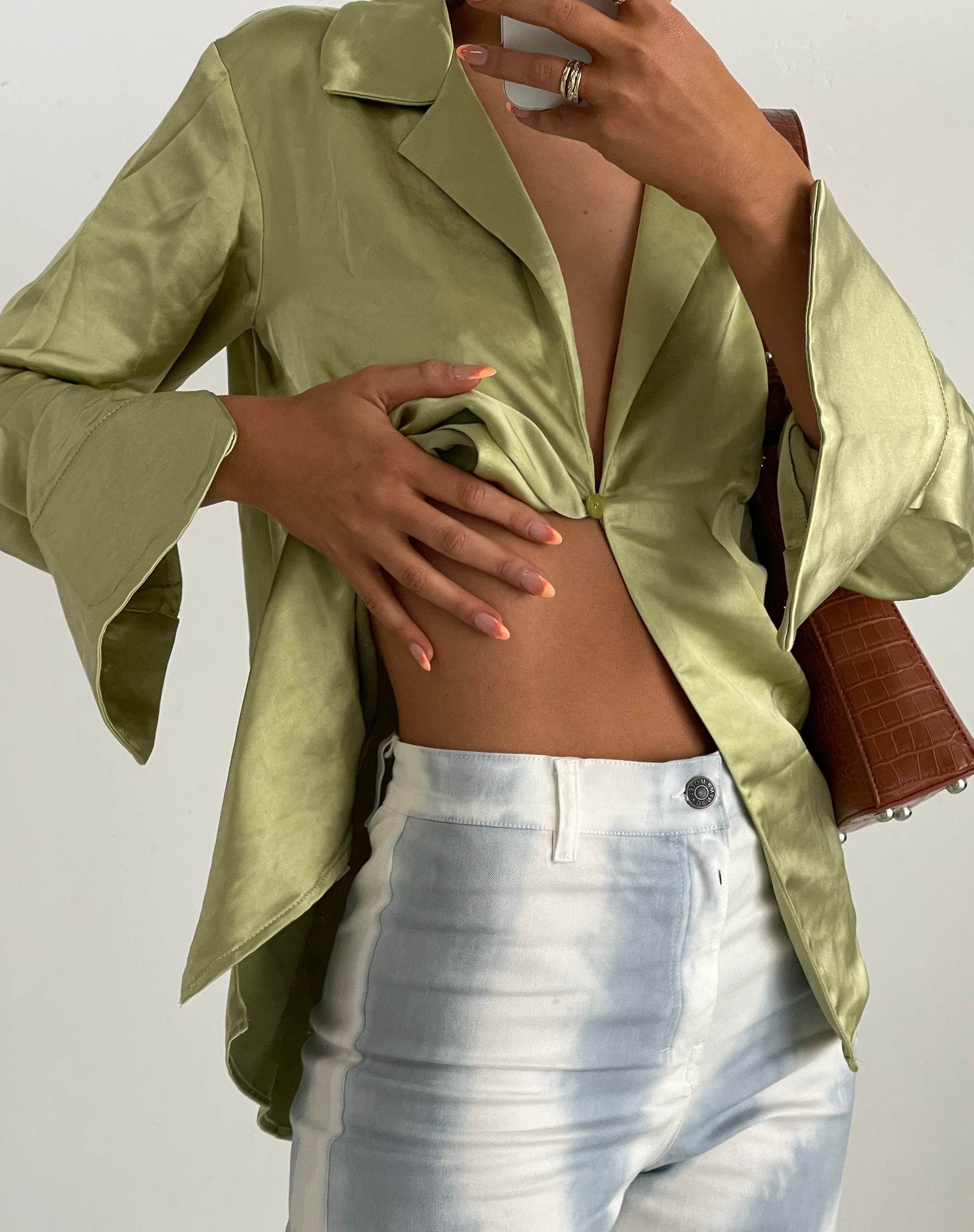 Image de la chemise Saras en satin Nile Green