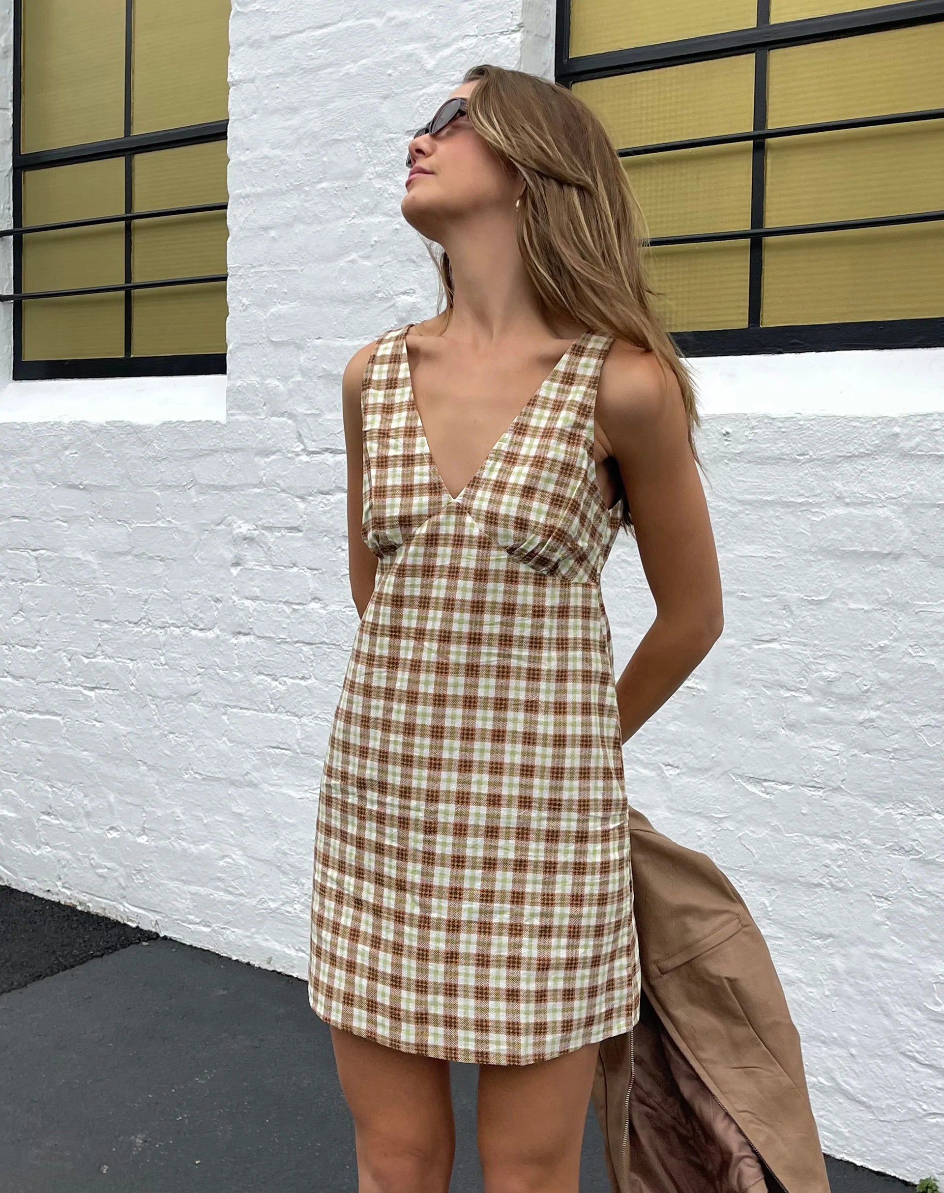 Image de MOTEL X JACQUIE Robe de jour Eluned à carreaux jaunes et bruns