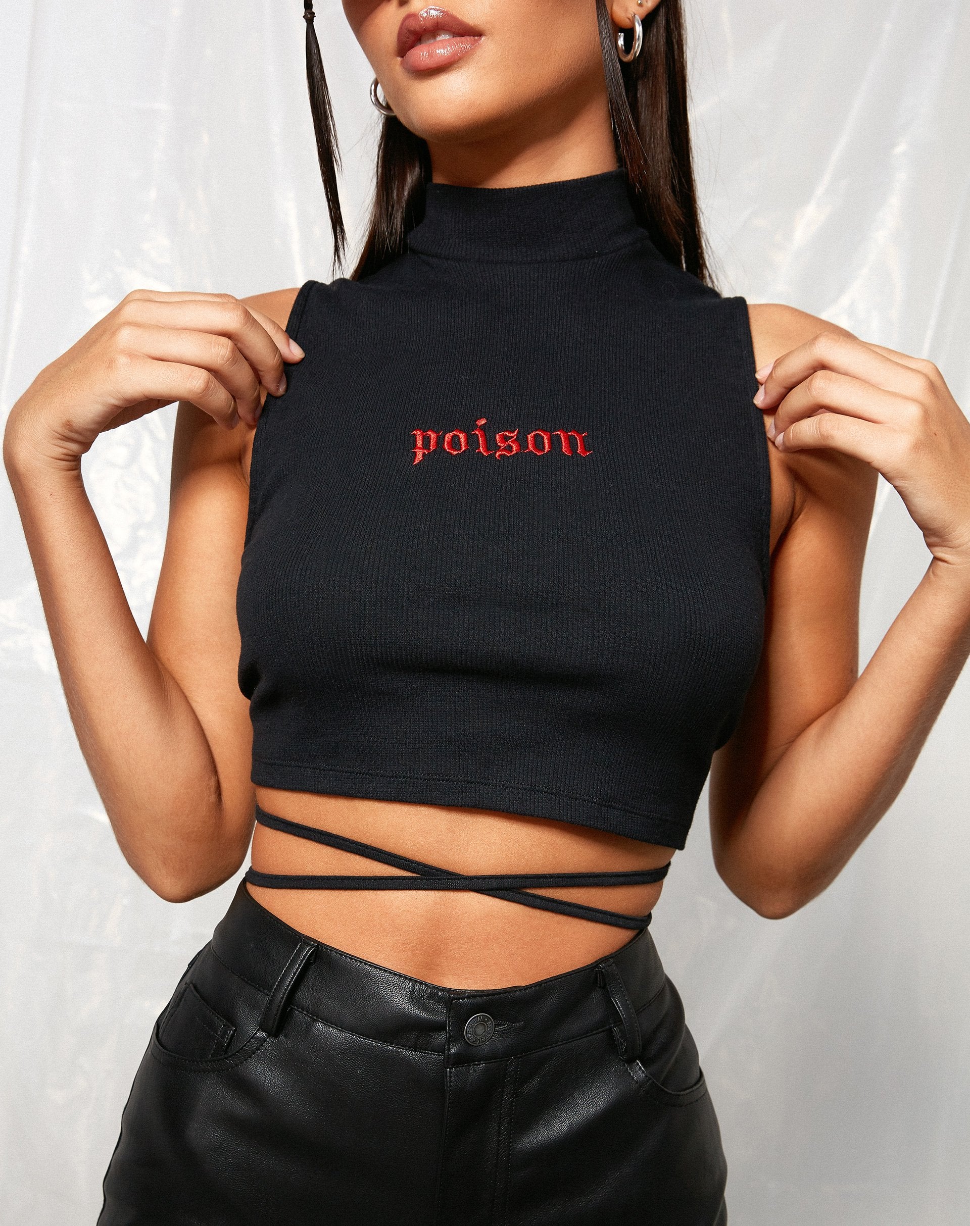 Image de Quera Crop Top in Rib Black Poison Embro