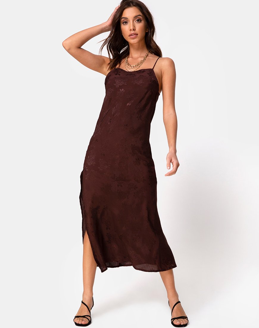 Image de la robe Quinty en satin rose cacao