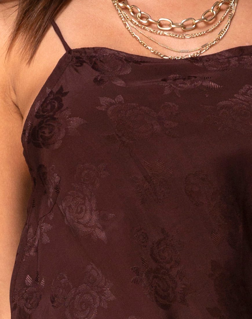 Image de la robe Quinty en satin rose cacao