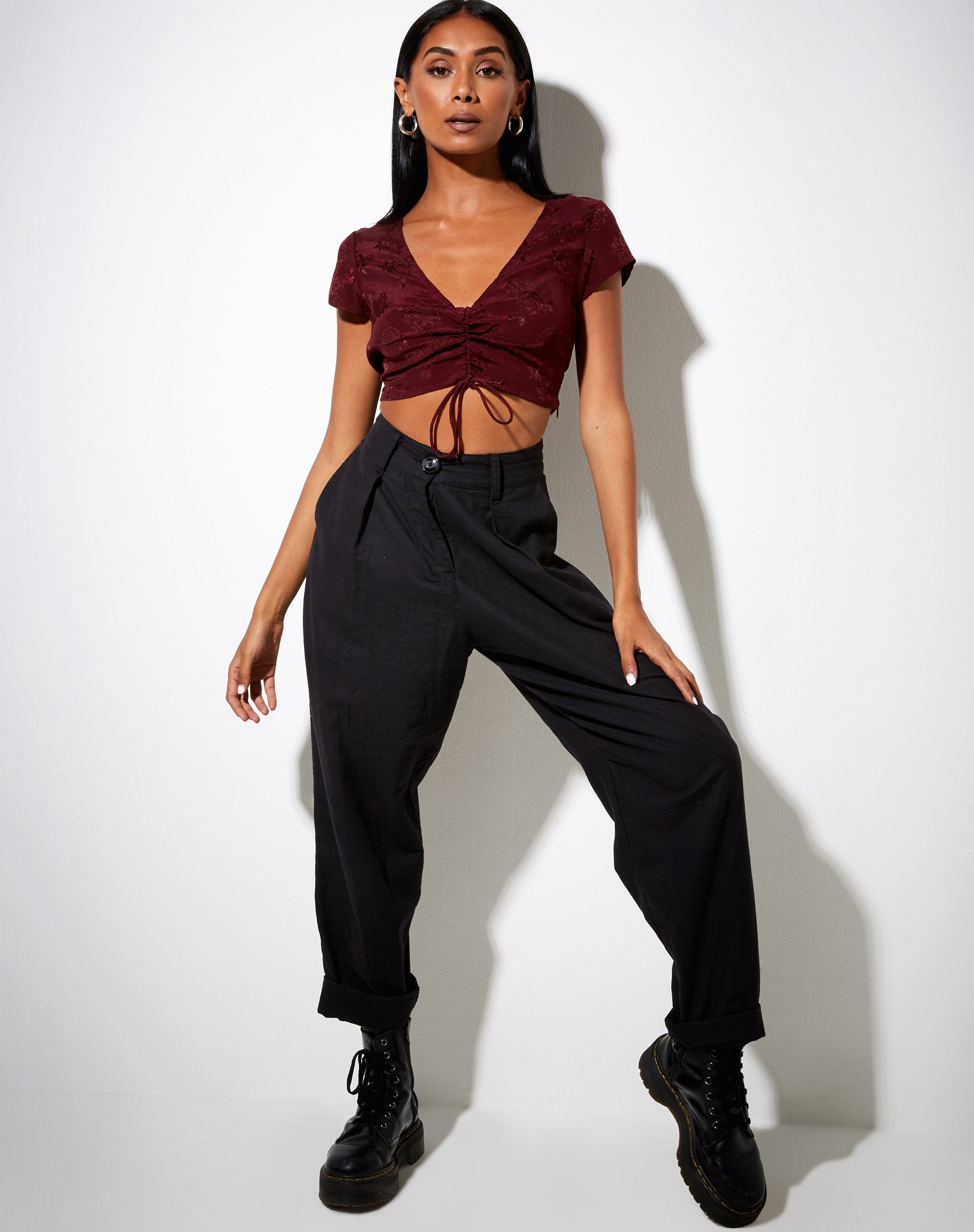 Image de Raeto Crop Top in Satin Rose Burgundy
