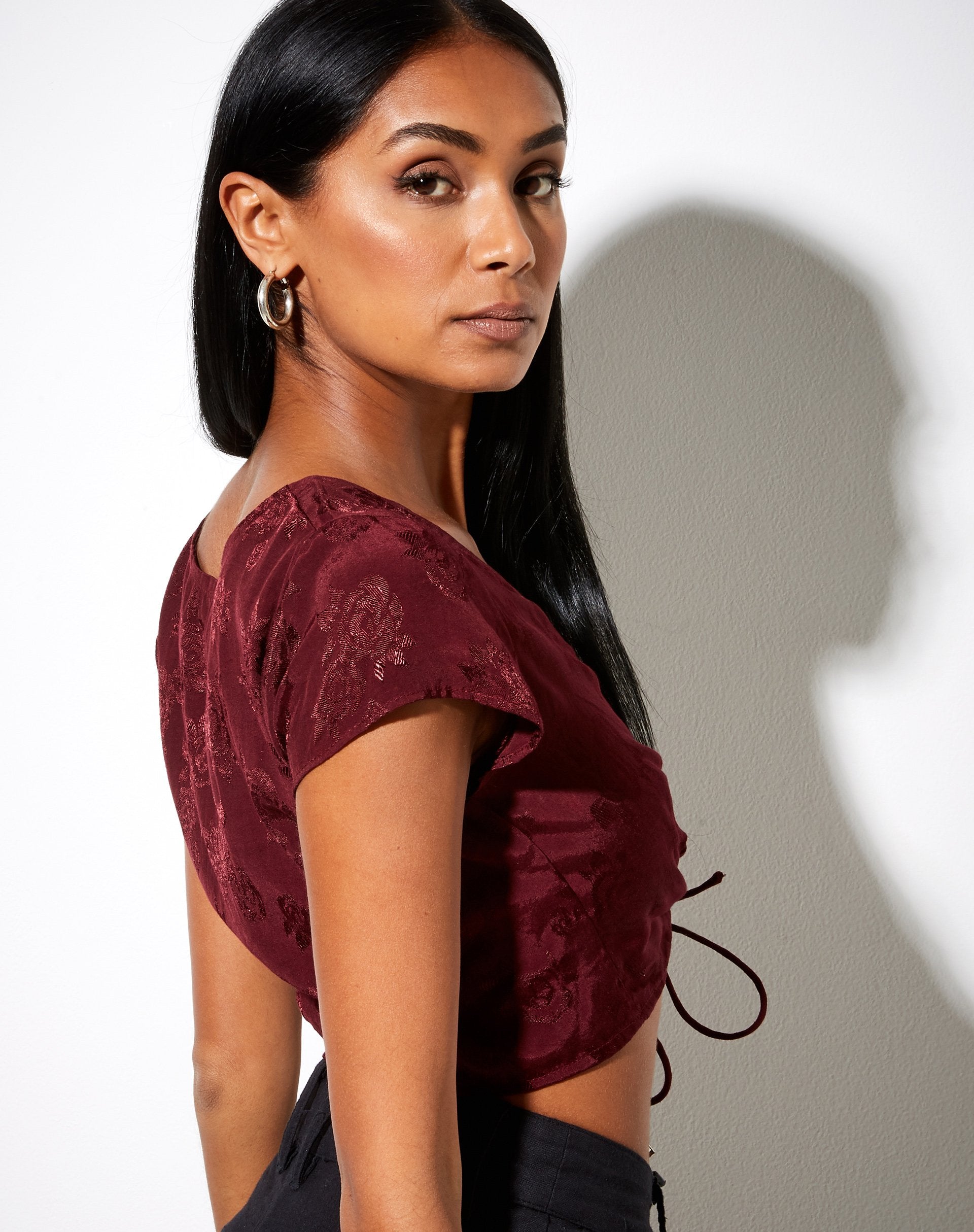 Image de Raeto Crop Top in Satin Rose Burgundy