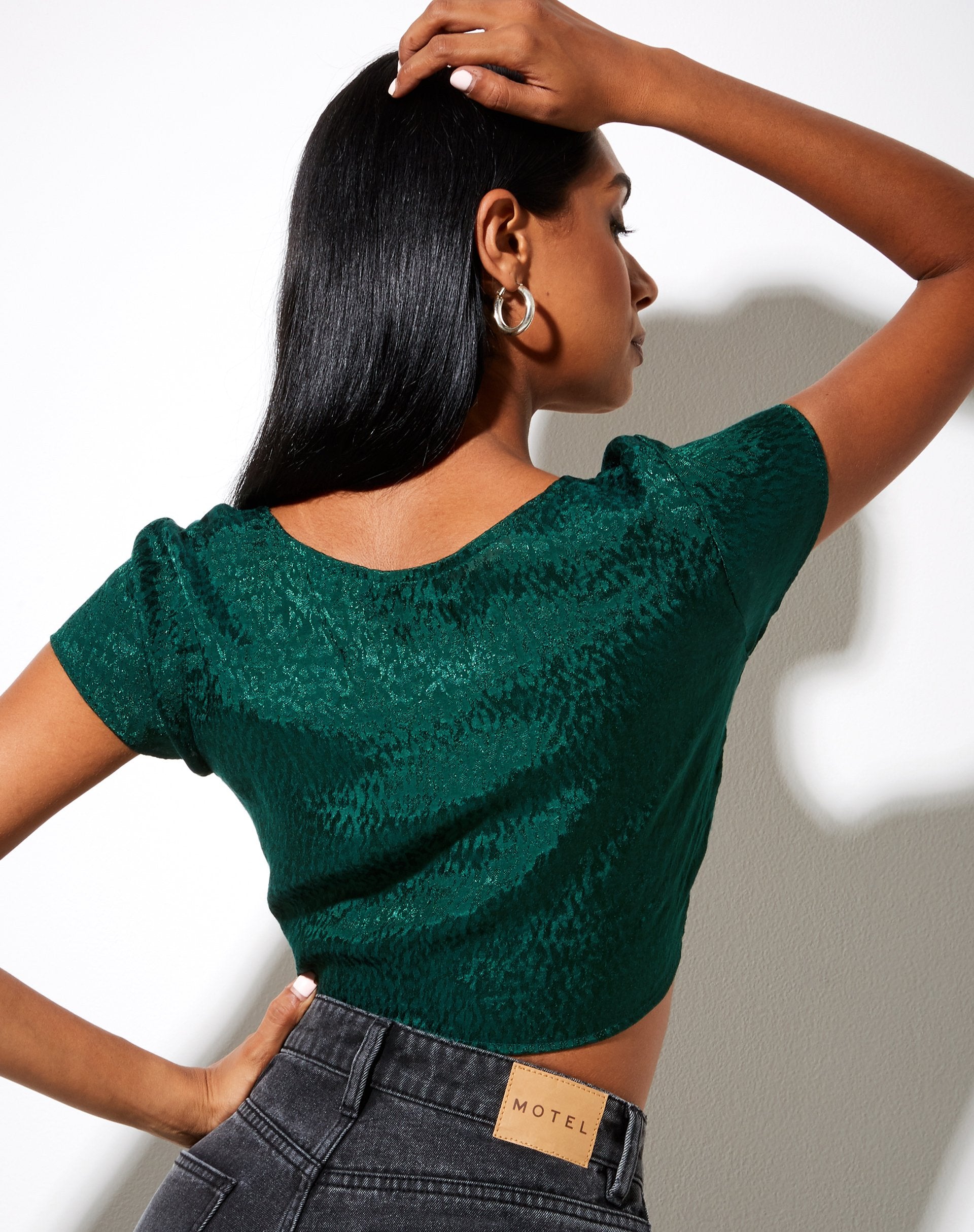 Image de Raeto Crop Top in Satin Cheetah Forest Green