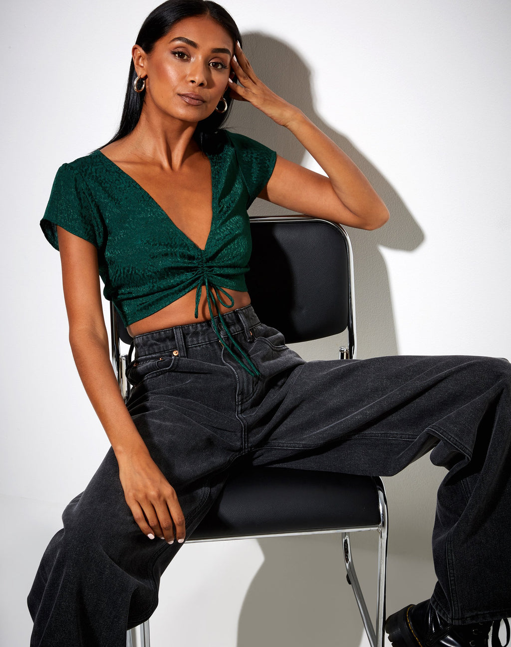 Raeto Crop Top en satin Cheetah Forest Green