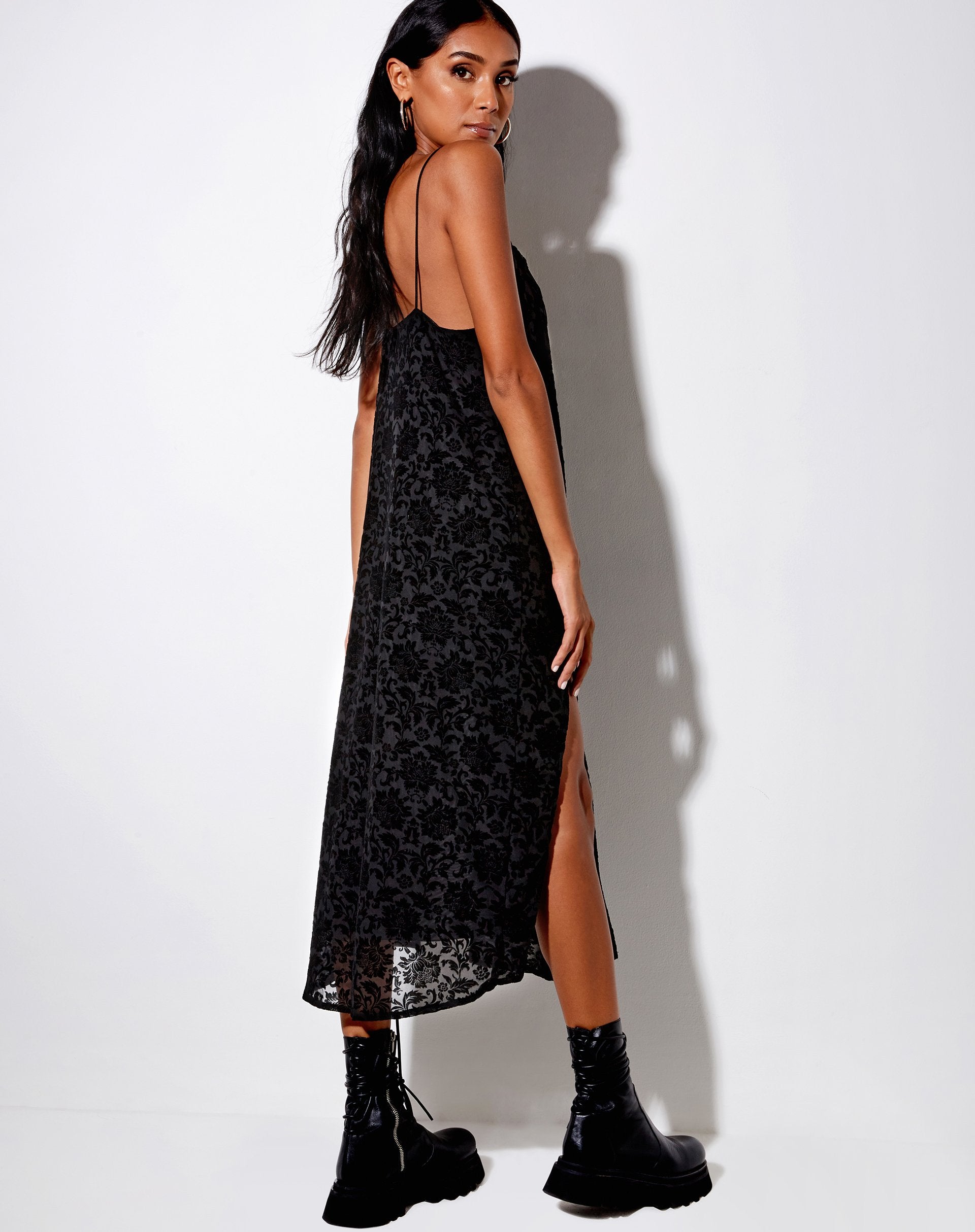 Image de Rarita Midi Dress in Brocade Rose Flock Black