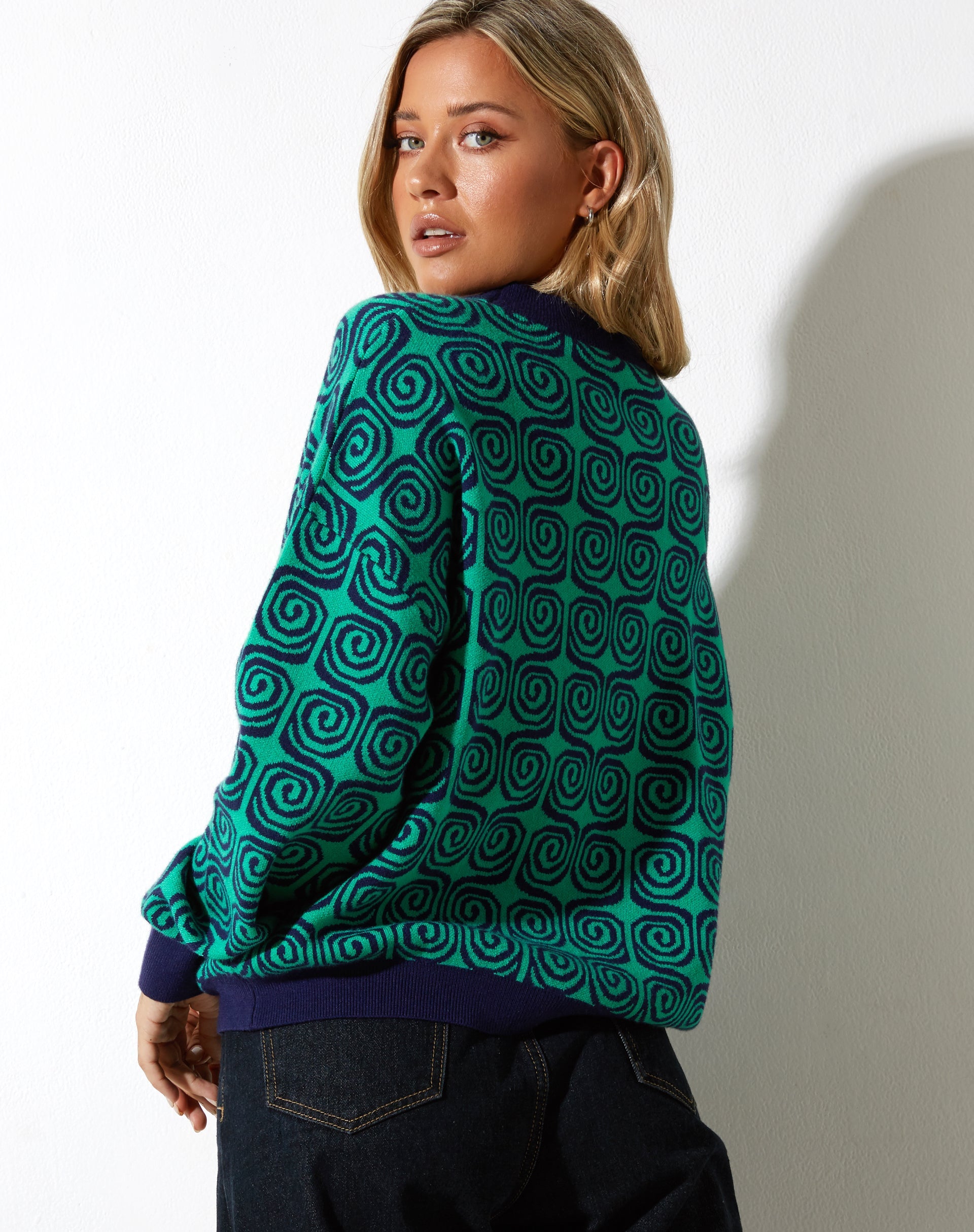 Image de l'Ammar Jumper in Swirl Green and Blue