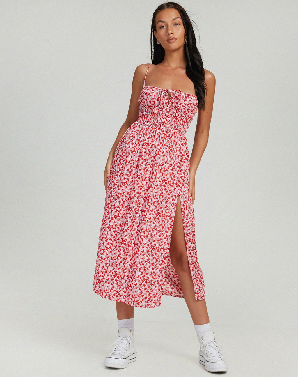 Jeyro Midi Dress in Ditsy Butterfly Peach and Red (Robe midi en pêche et rouge papillon)