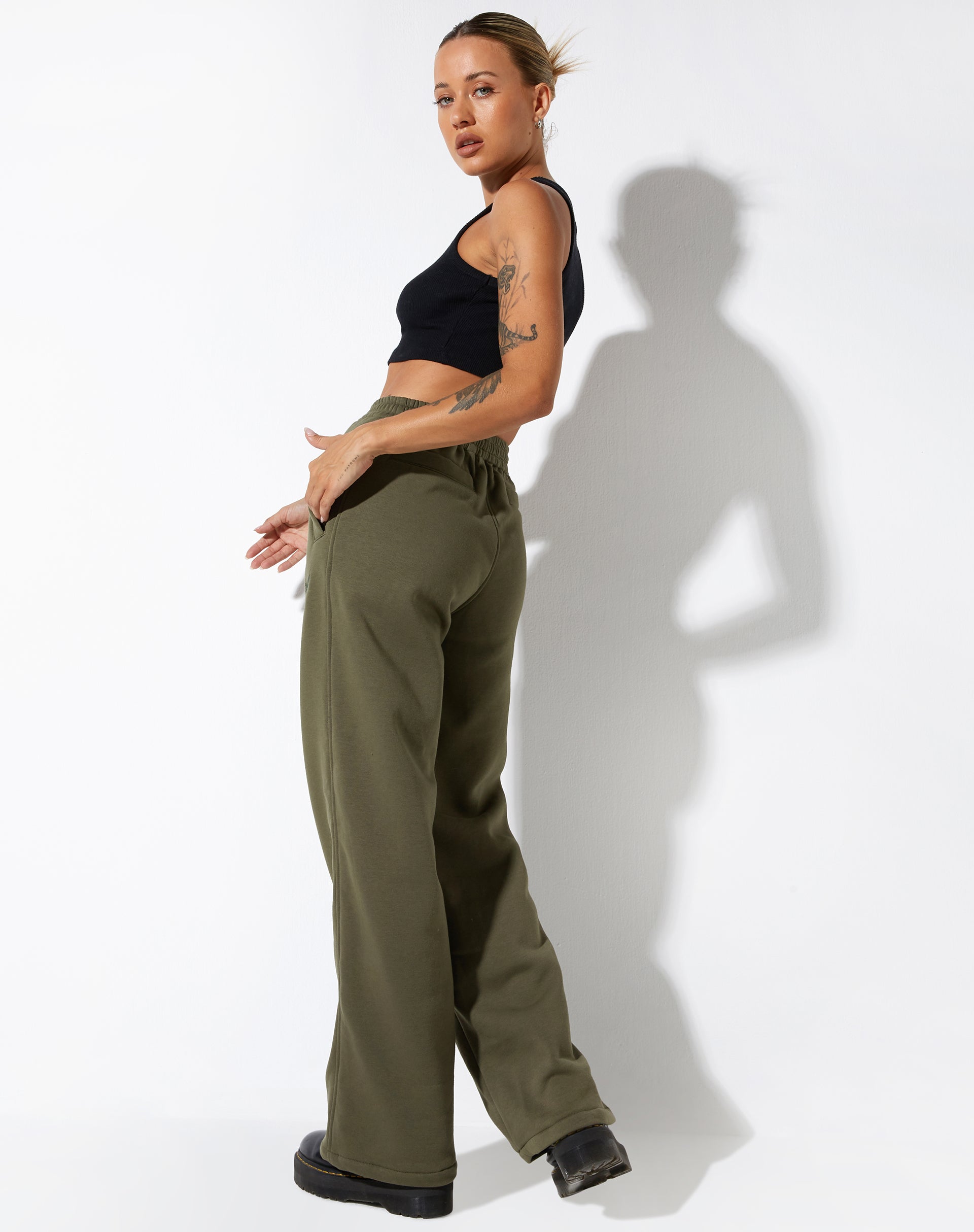 Image de Leia Jogger en broderie papillon feuille de vigne