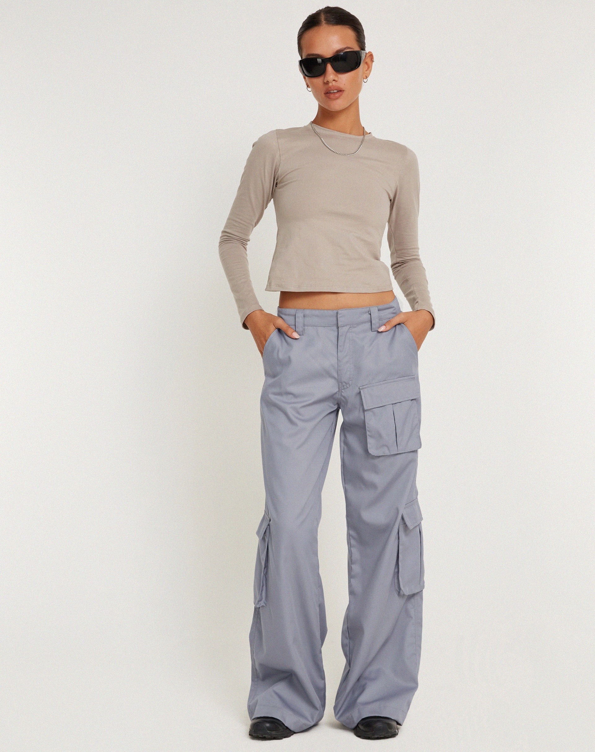 image de Lovis Low Rise Cargo Trouser in Grey