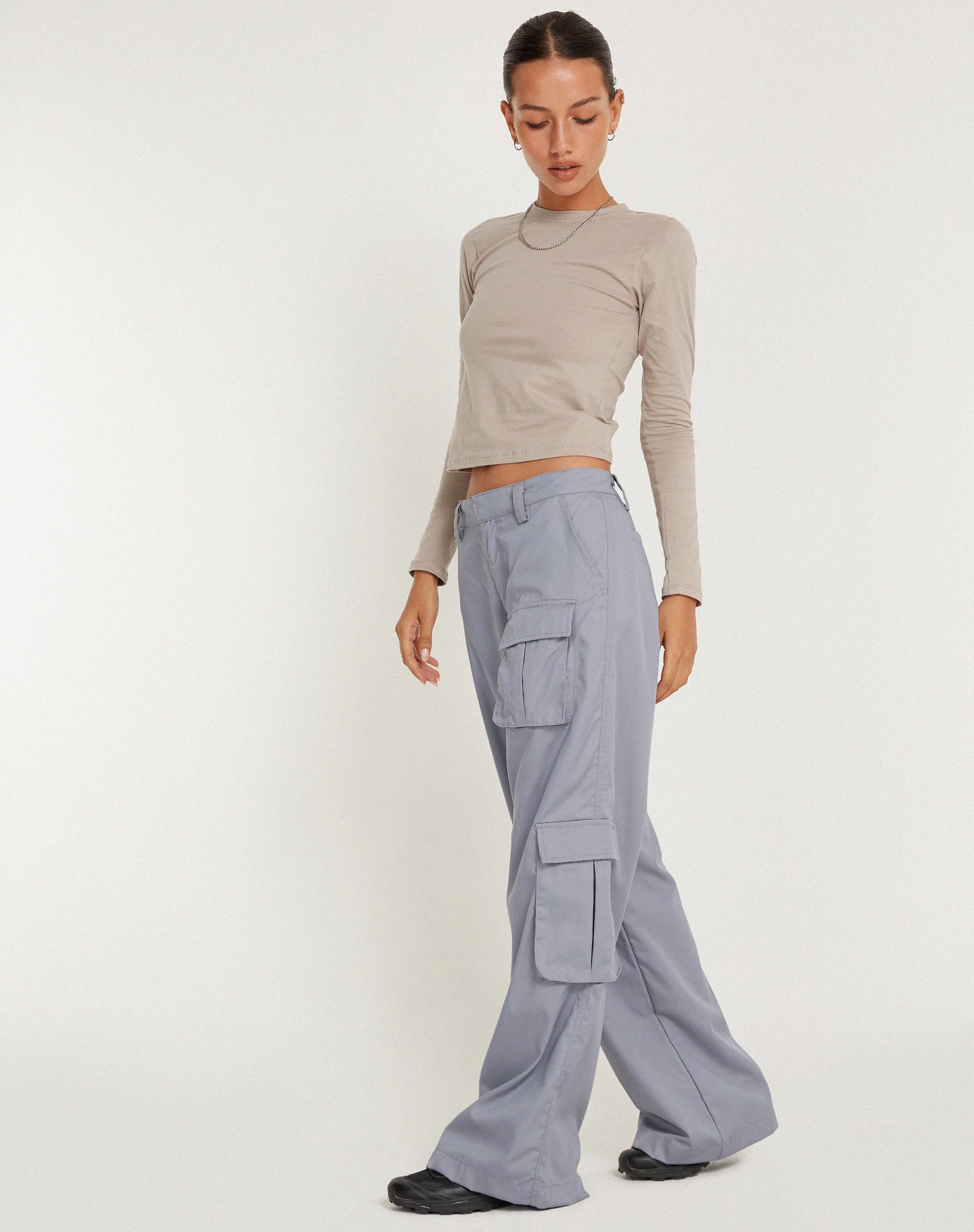 image de Lovis Low Rise Cargo Trouser in Grey