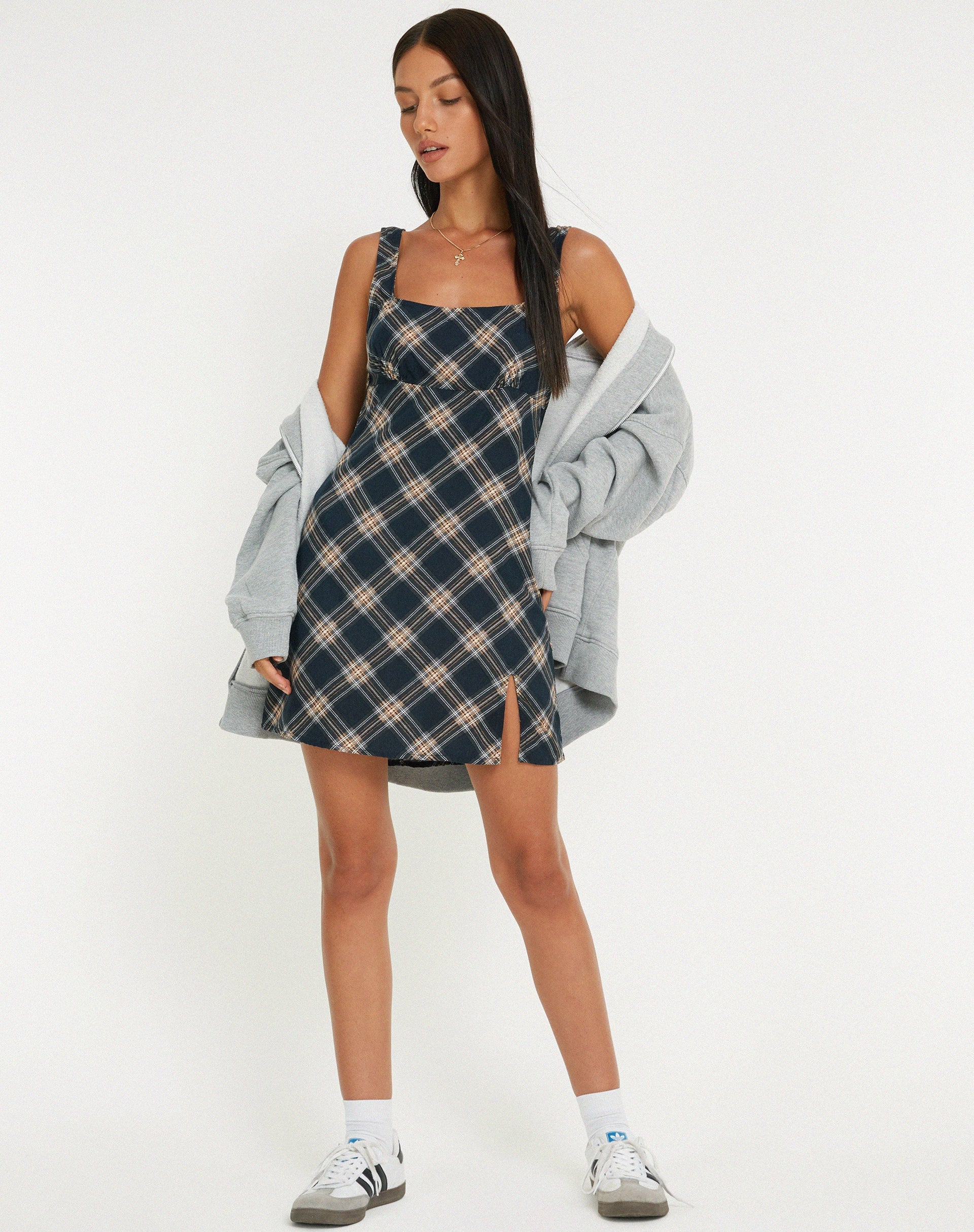 IMAGE de la robe Mehra à carreaux noirs et gris des années 20