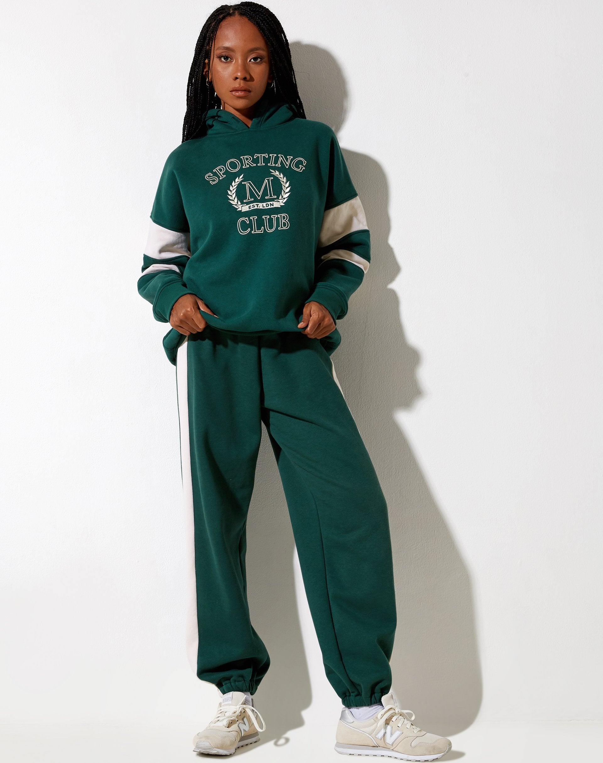 Image de Mora Hoodie en vert forêt et blanc hiver Sporting Club Mix Embro