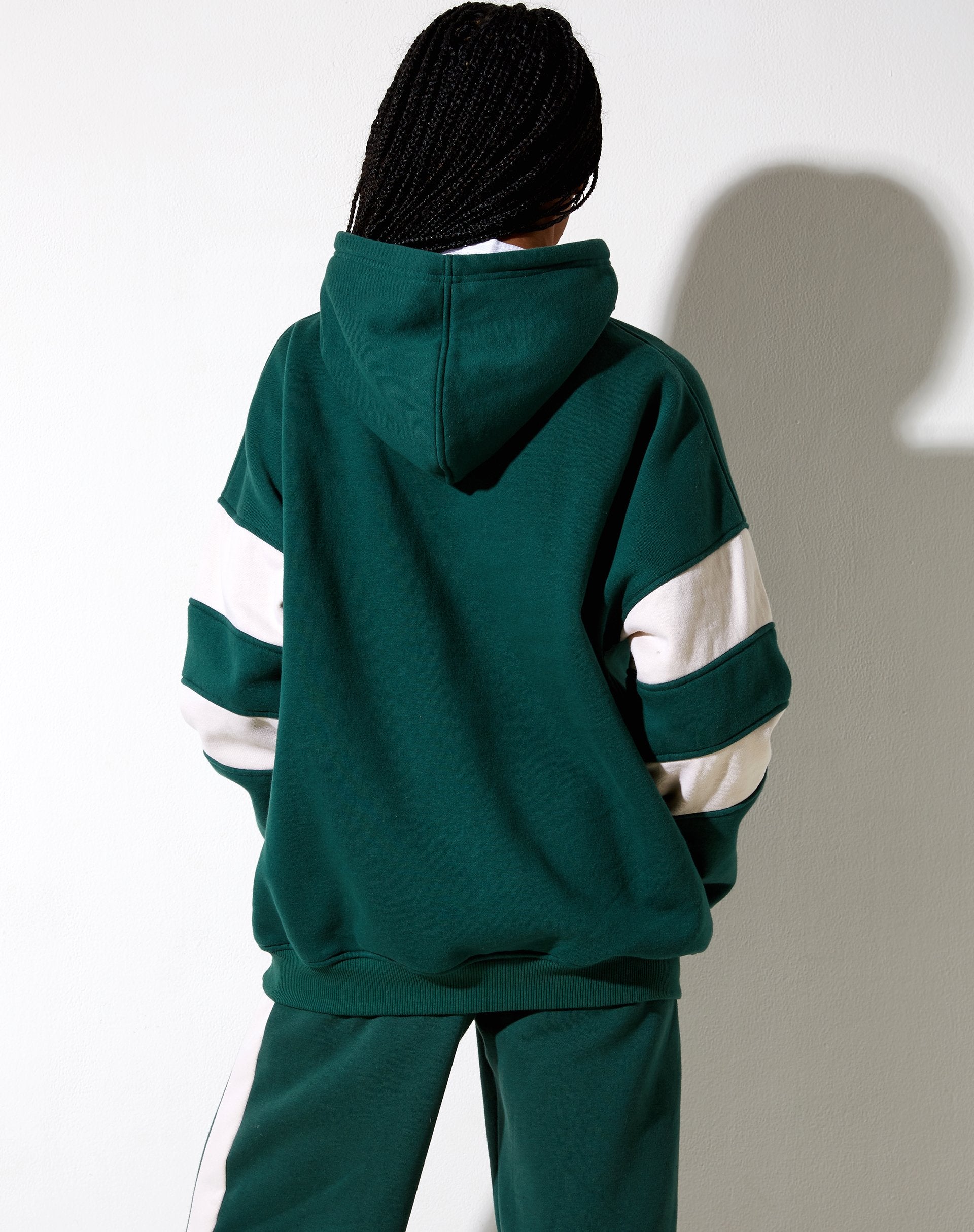 Image de Mora Hoodie en vert forêt et blanc hiver Sporting Club Mix Embro