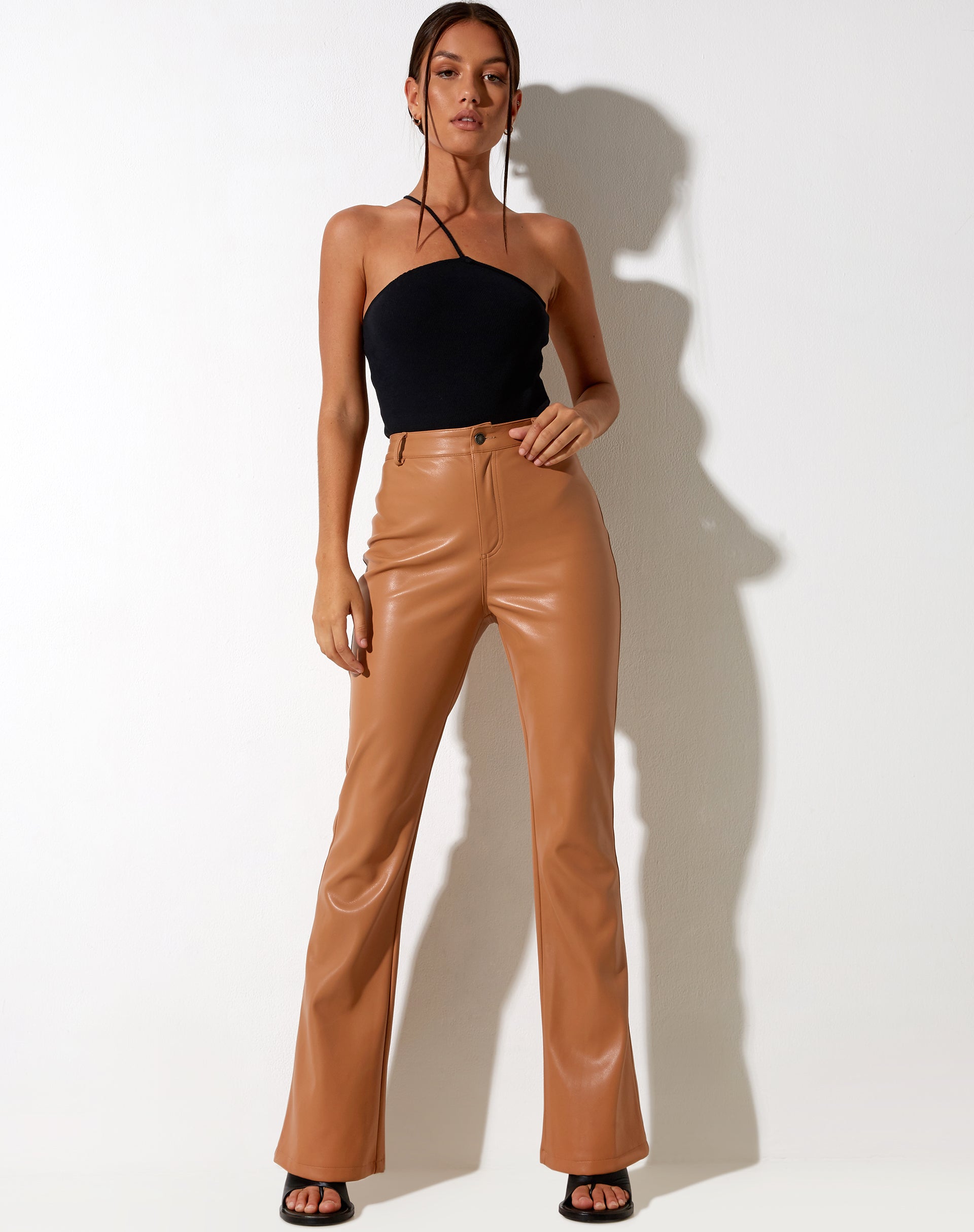 Image de Zoven Flare Trouser en PU Peachy Tan