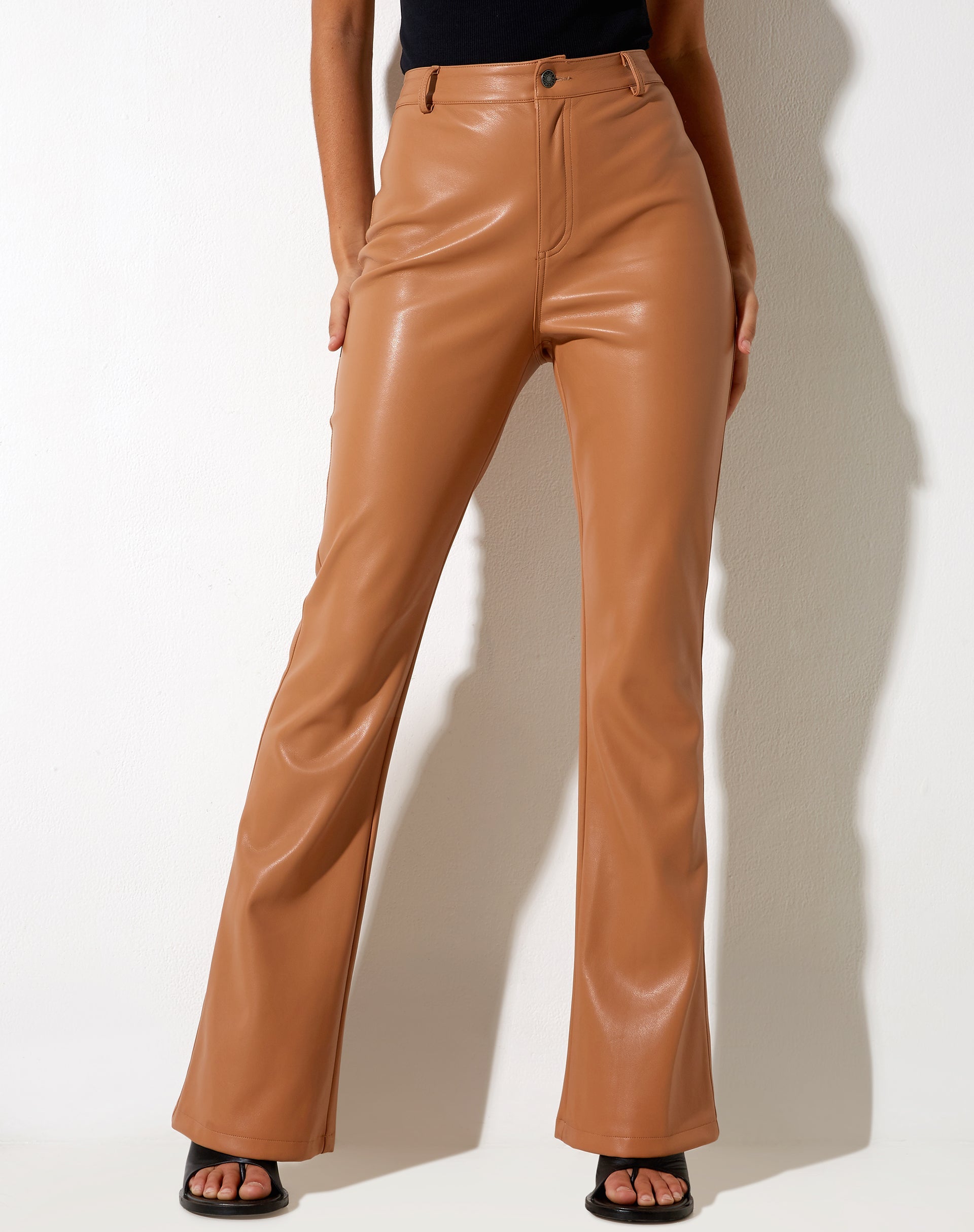 Image de Zoven Flare Trouser en PU Peachy Tan