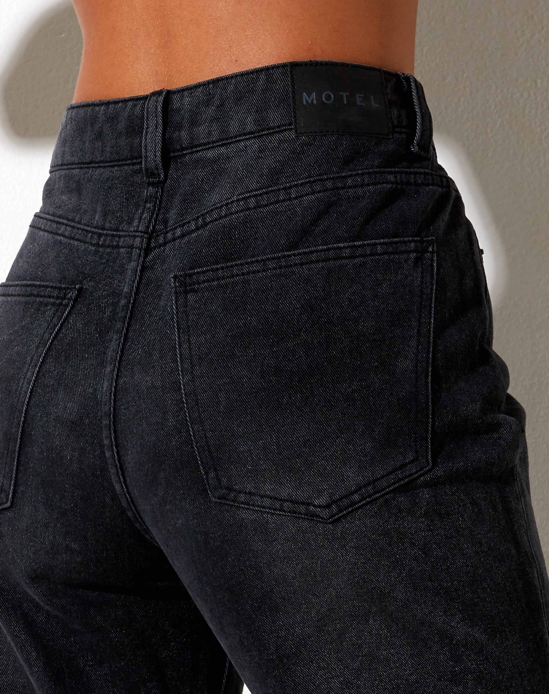 Image de Jeans Relaxed Bootleg en noir Grunge
