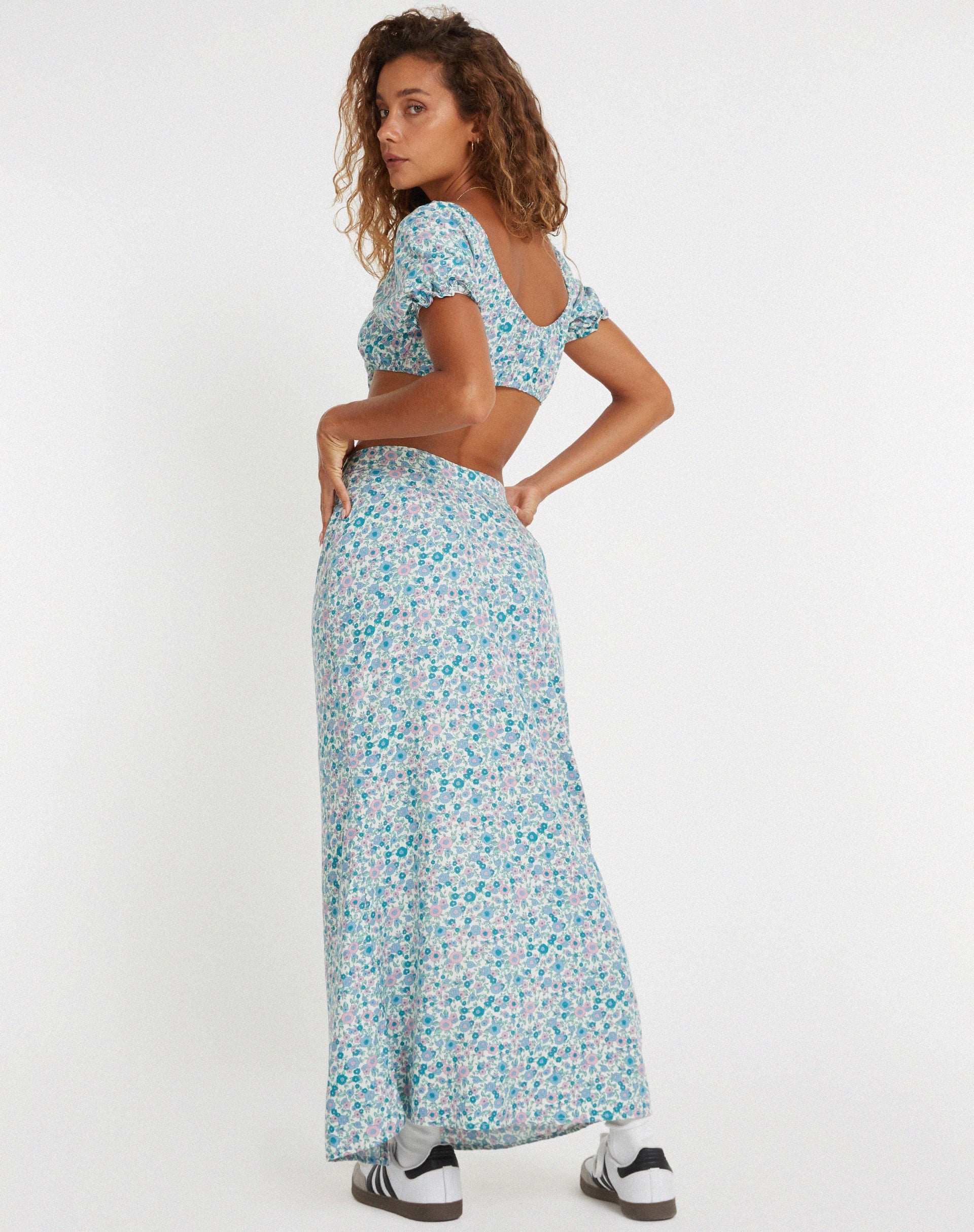 Image de Jupe midi Rima en bleu Flower Power
