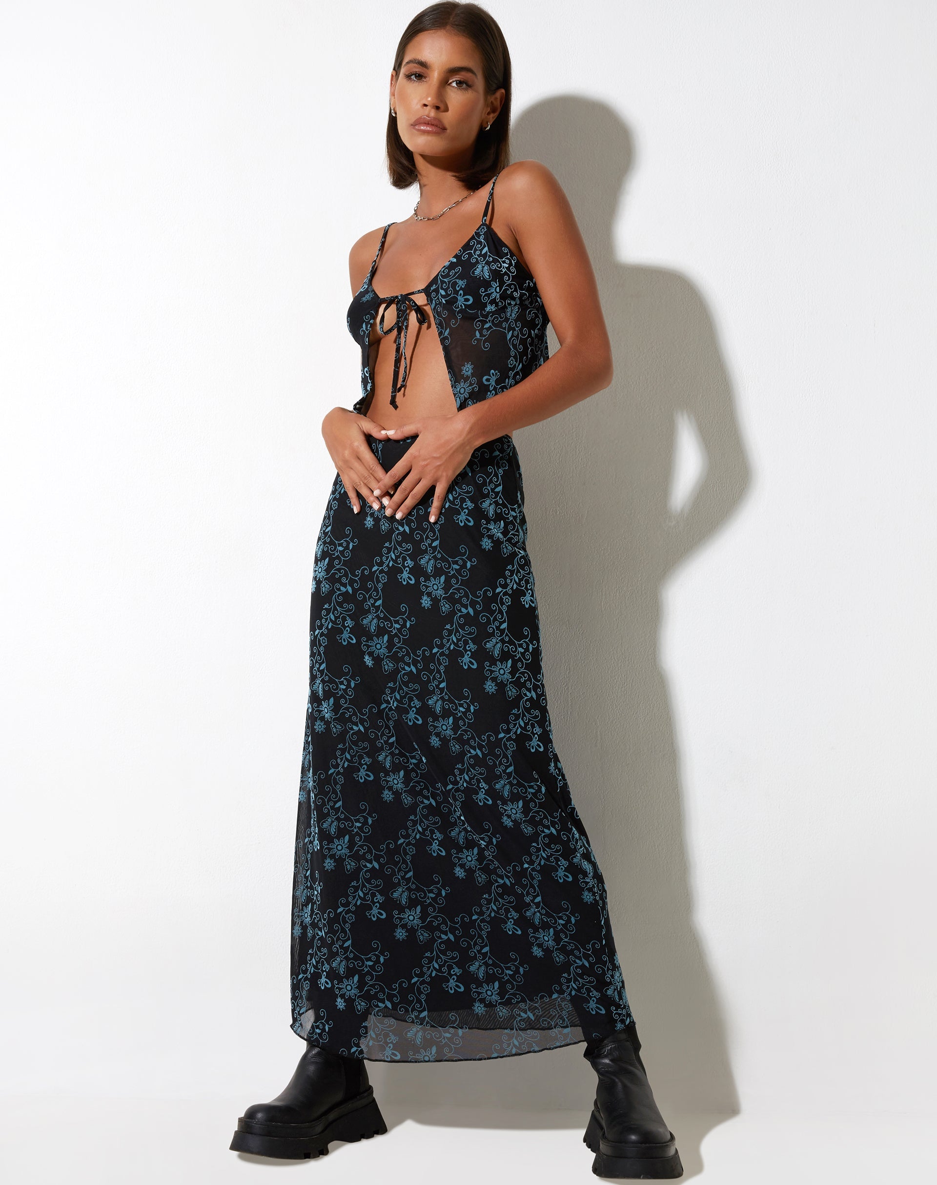 image de Rindu Midi Skirt in Butterfly Vine Flock Blue