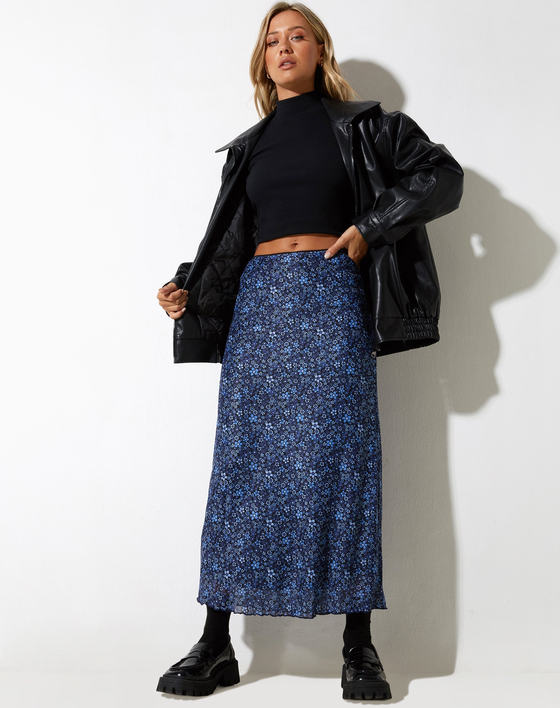 image de Rindu Midi Skirt in Flower Garden Blue
