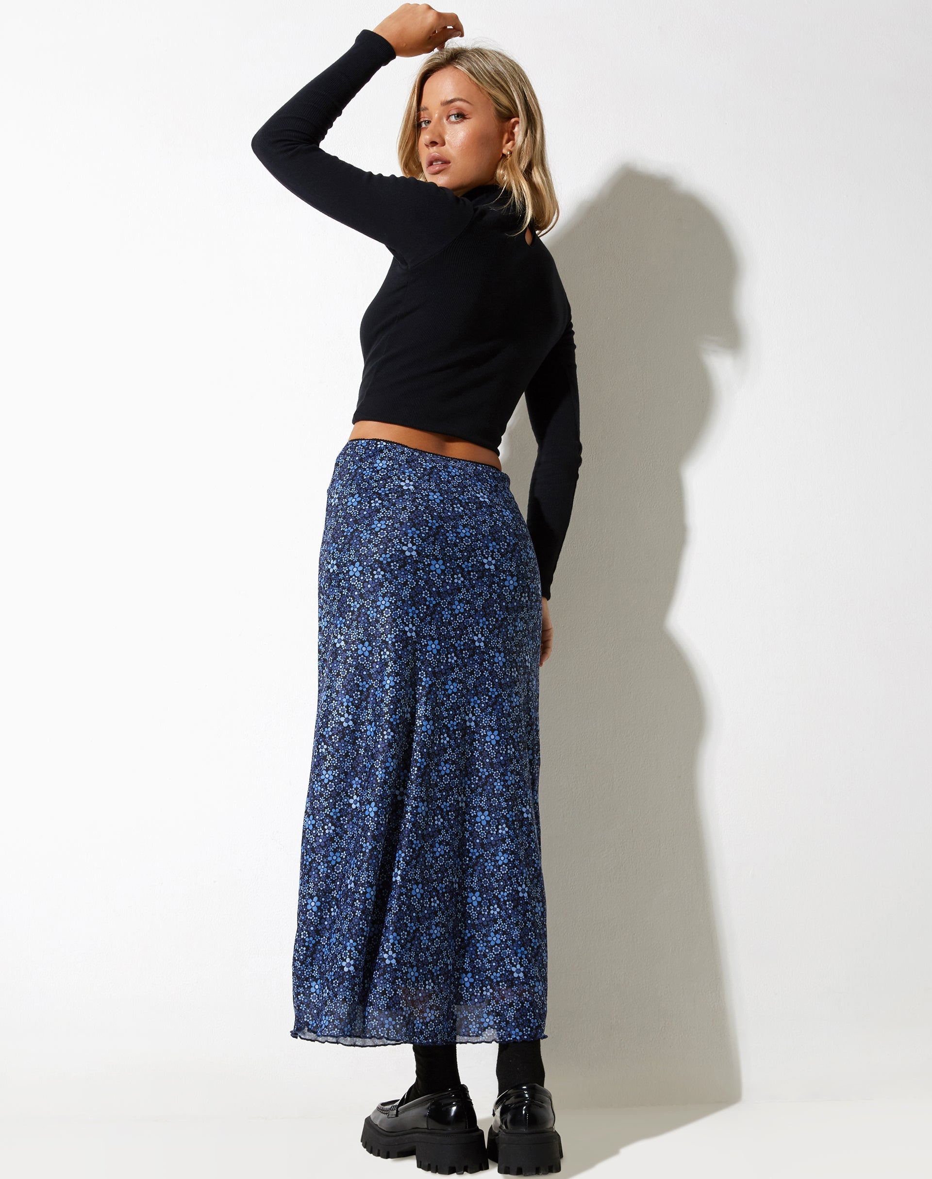 image de Rindu Midi Skirt in Flower Garden Blue