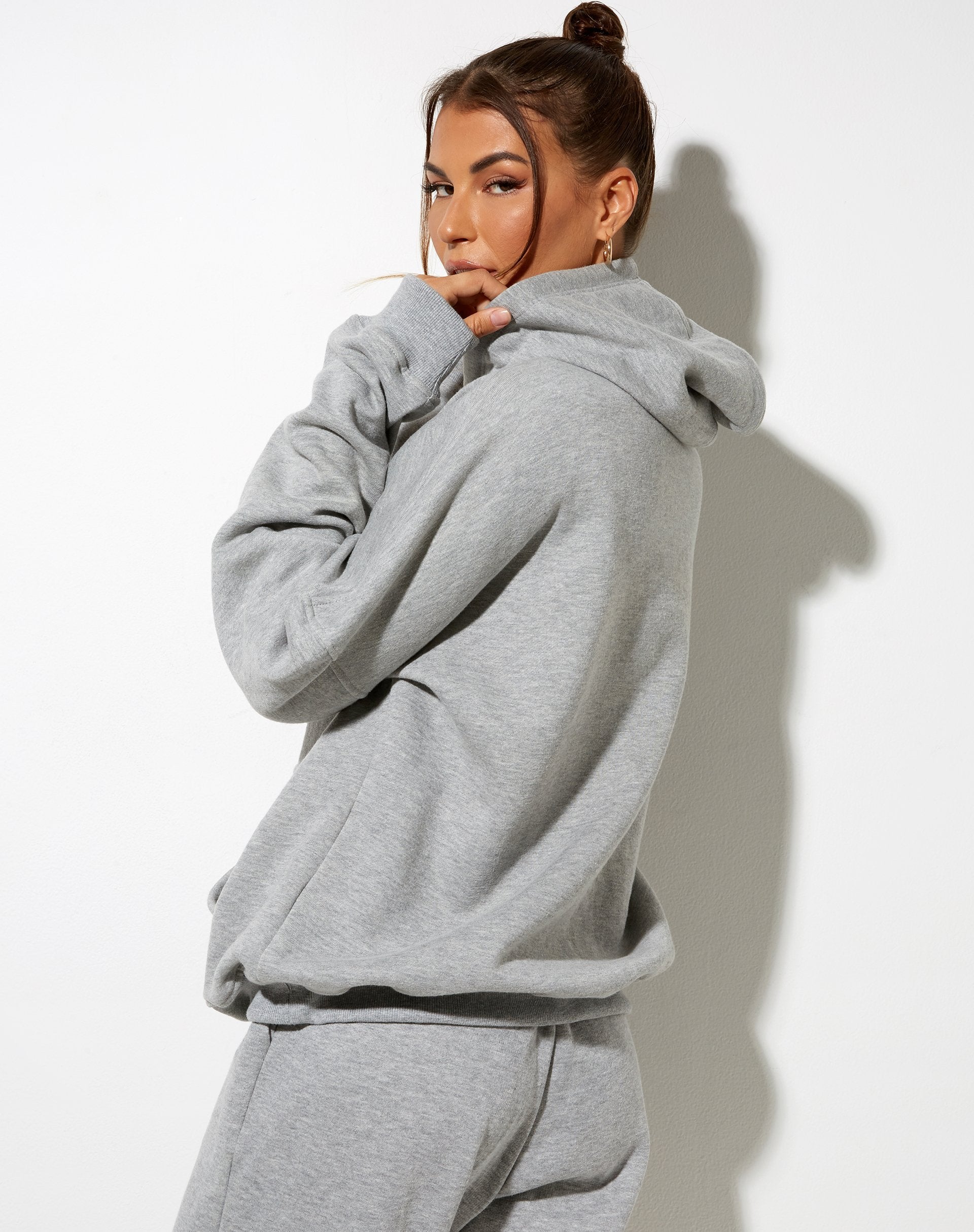 Image de Sweat à capuche oversize en gris avec broderie d'ange en citron