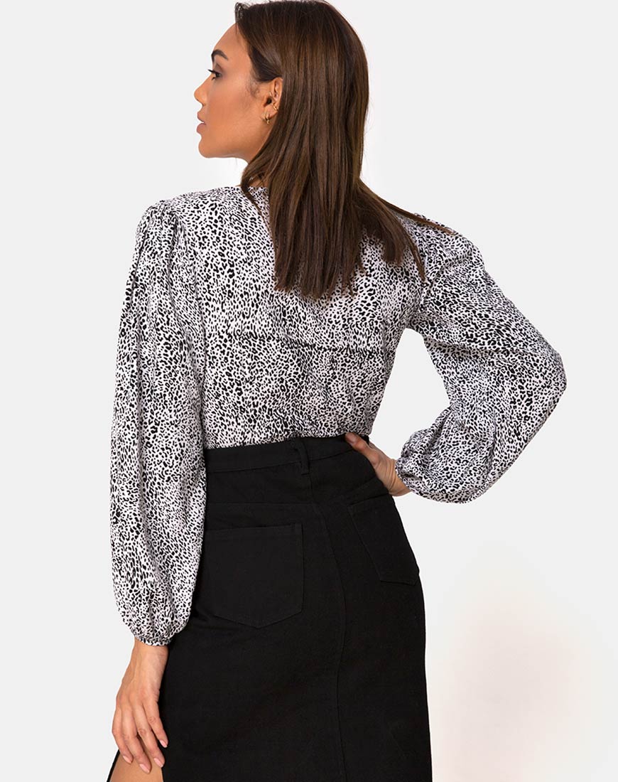Roma Long Sleeve Top in Leo Spot in Black and White (Top à manches longues Roma à pois Leo en noir et blanc)