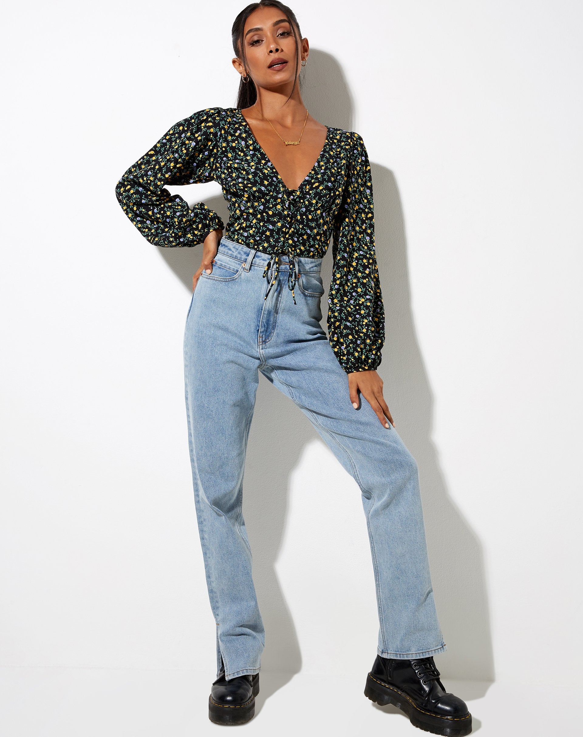 Image de Romina Top in Flowing Flower Black