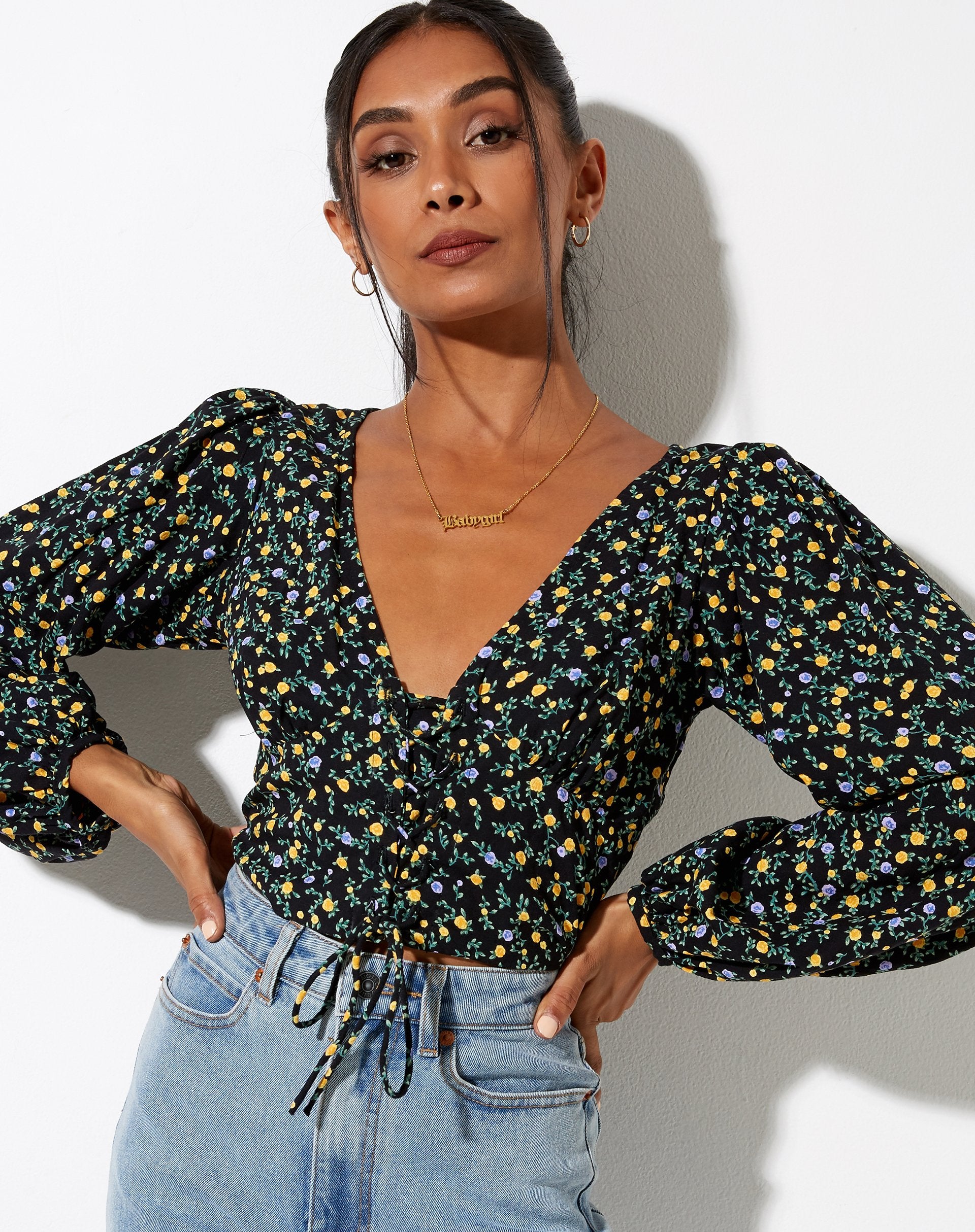 Image de Romina Top in Flowing Flower Black