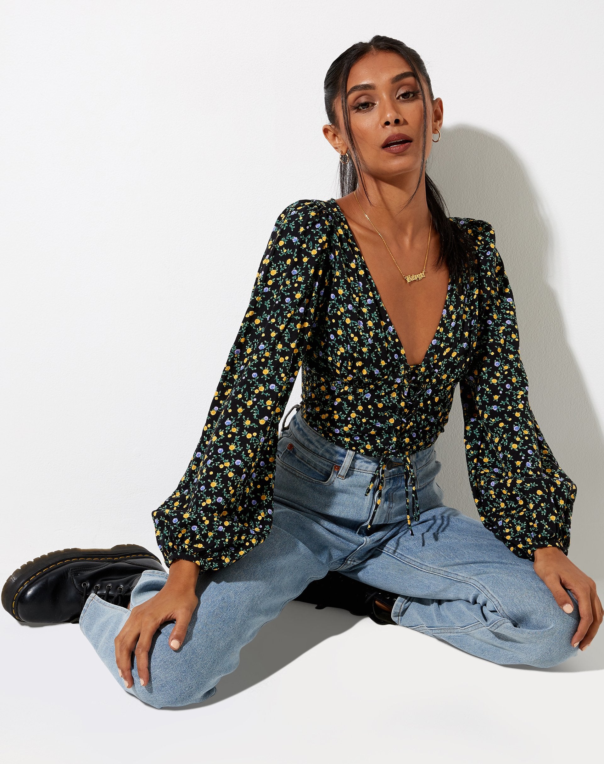 Image de Romina Top in Flowing Flower Black