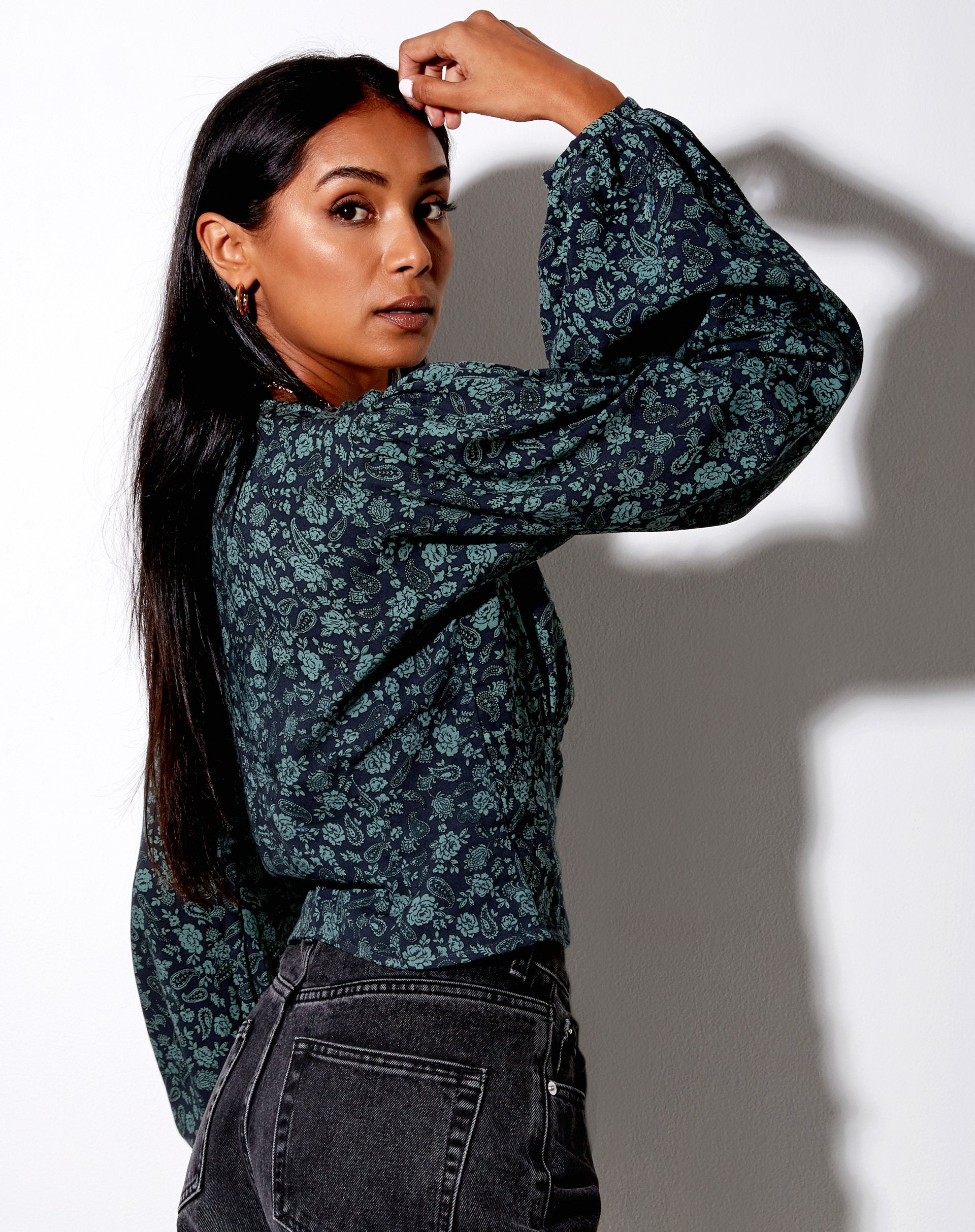 Image de Romina Long Sleeve Top in Mono Paisley Sage